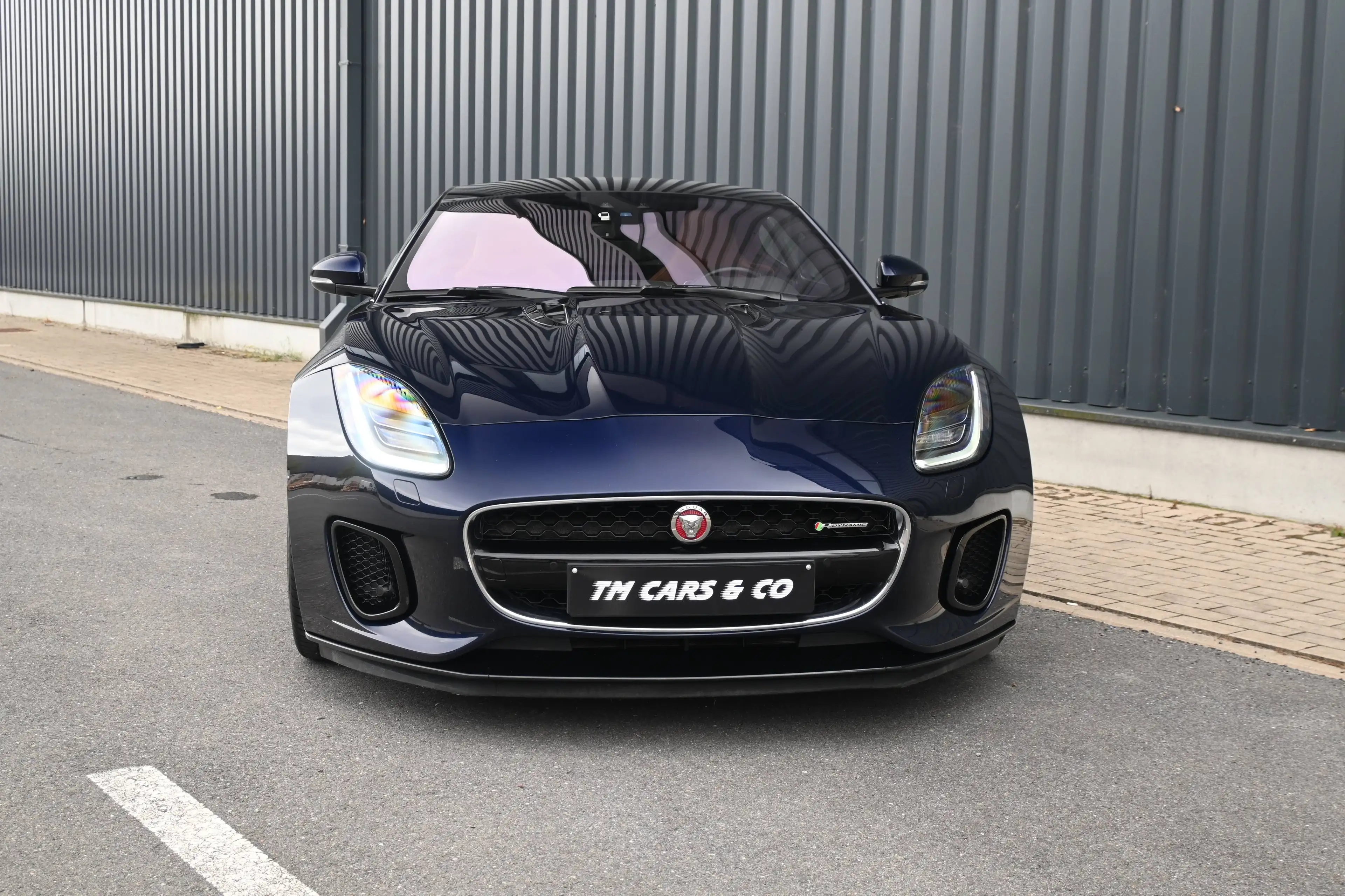 Jaguar F-Type F-type Coupé 2.0 i4 P300 Rdynamic Pano Meridian Camera, Seat cooling — photo 9