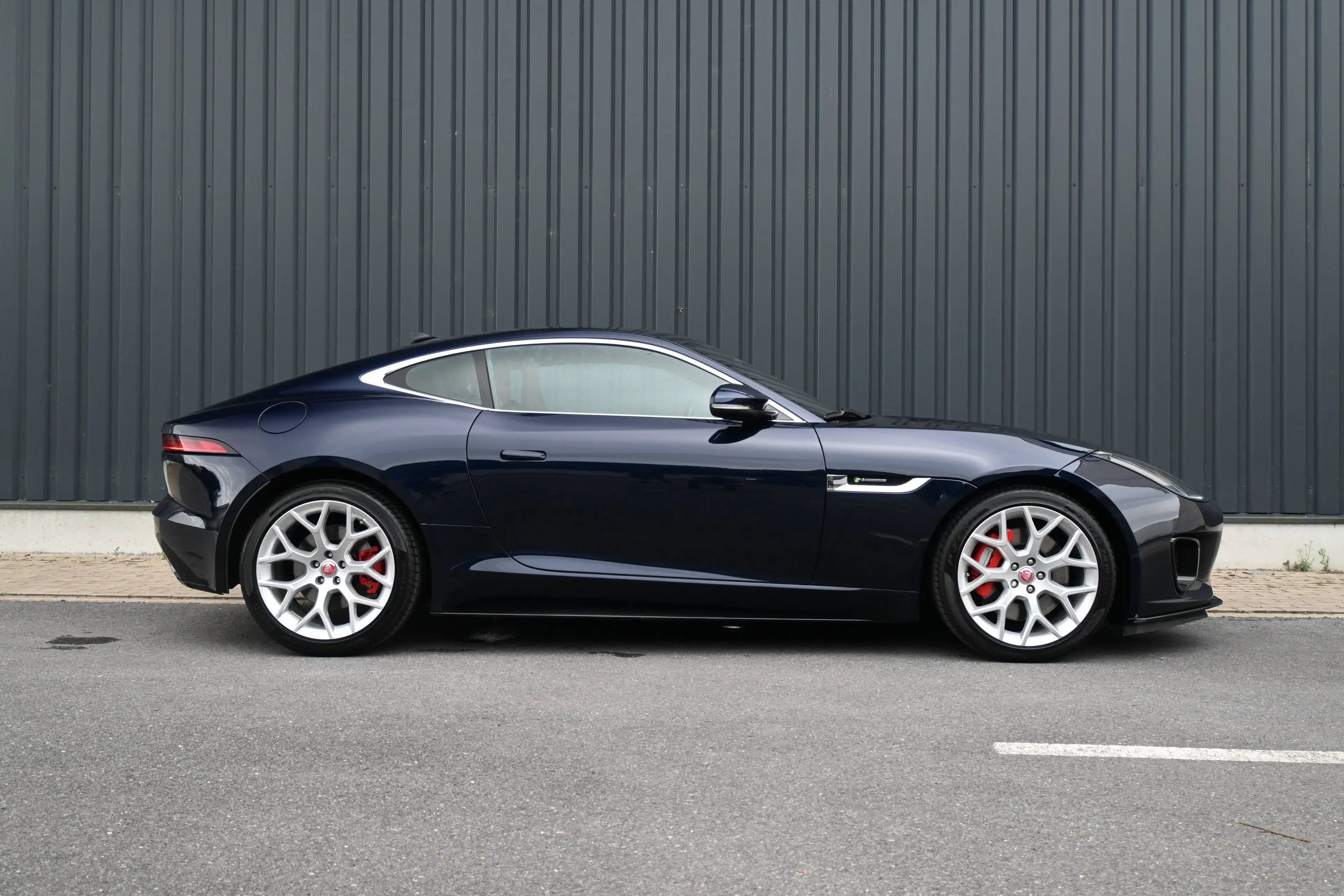Jaguar F-Type F-type Coupé 2.0 i4 P300 Rdynamic Pano Meridian Camera, Seat cooling — photo 8