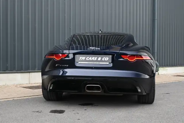 Jaguar F-Type view 10
