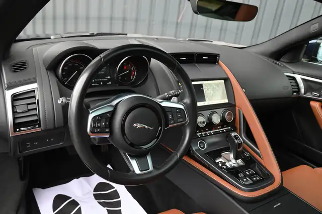 Jaguar F-Type view 12