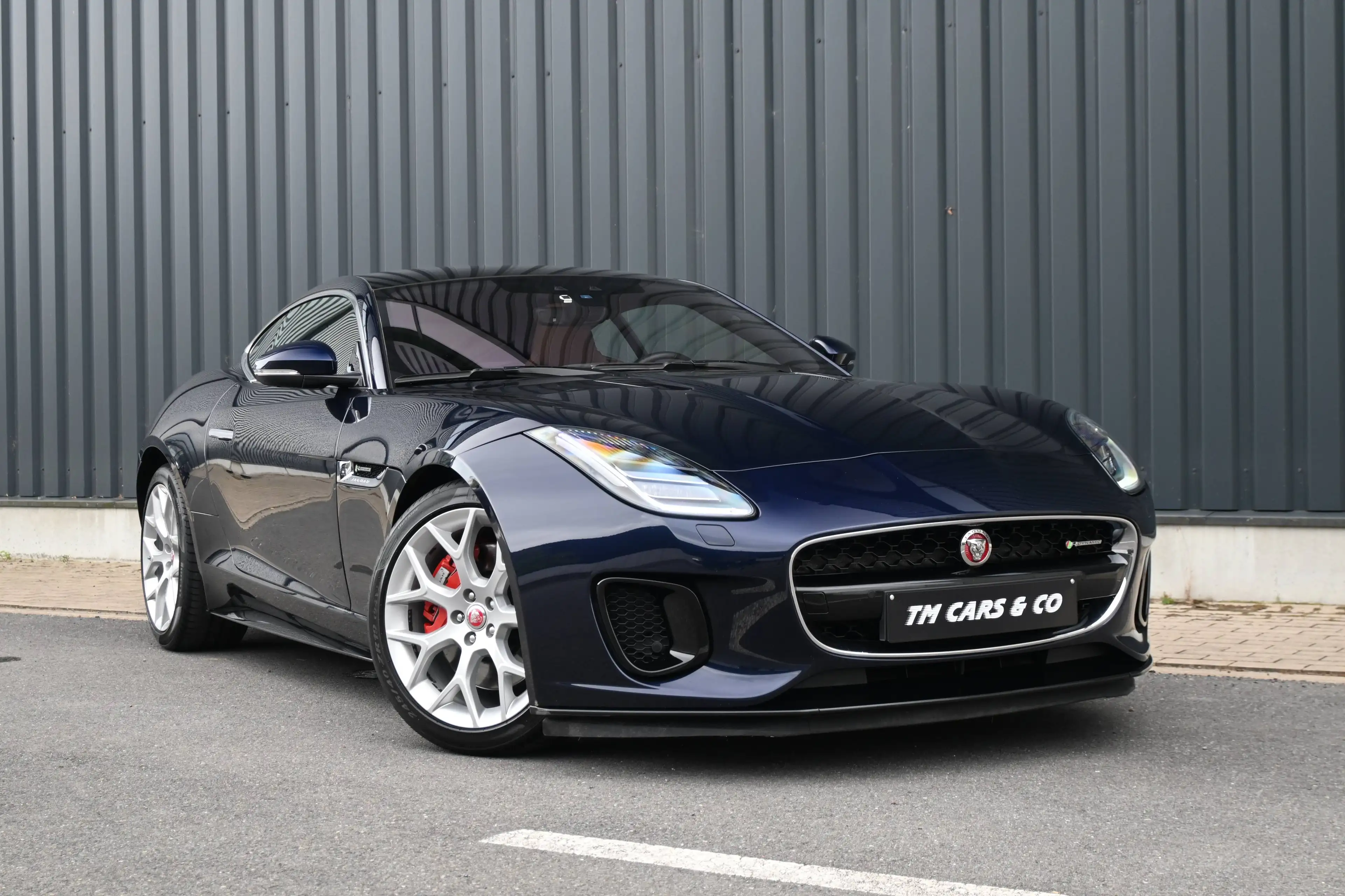Jaguar F-Type F-type Coupé 2.0 i4 P300 Rdynamic Pano Meridian Camera, Seat cooling — photo 4