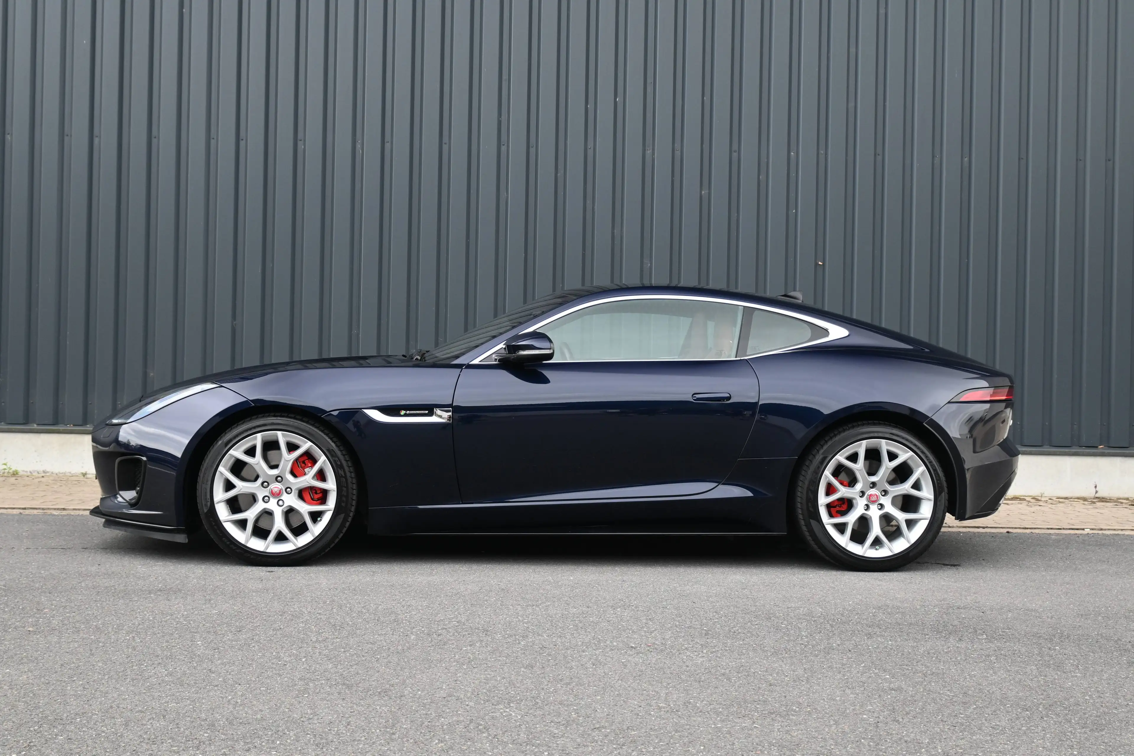 Jaguar F-Type F-type Coupé 2.0 i4 P300 Rdynamic Pano Meridian Camera, Seat cooling — photo 7
