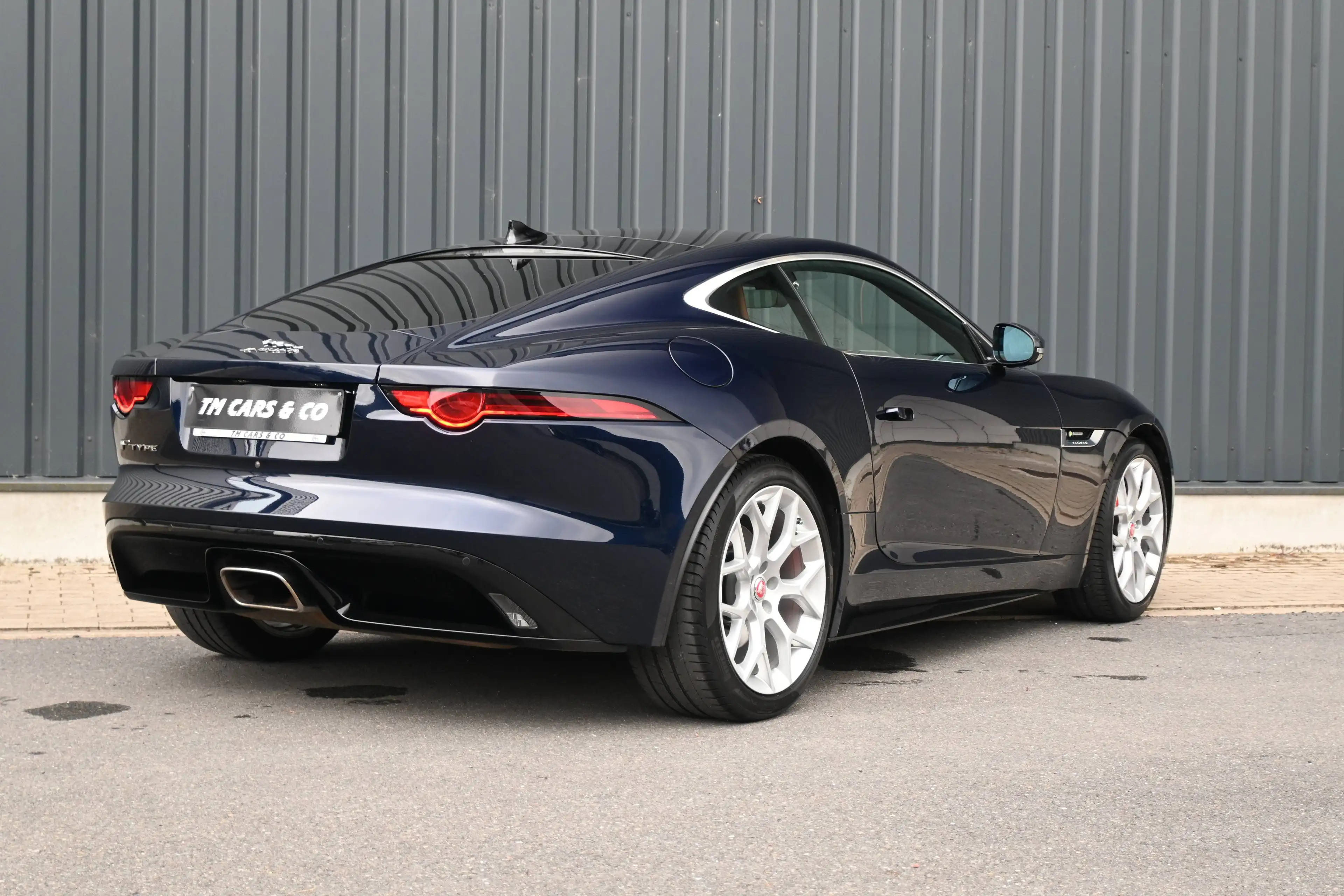 Jaguar F-Type F-type Coupé 2.0 i4 P300 Rdynamic Pano Meridian Camera, Seat cooling — photo 5