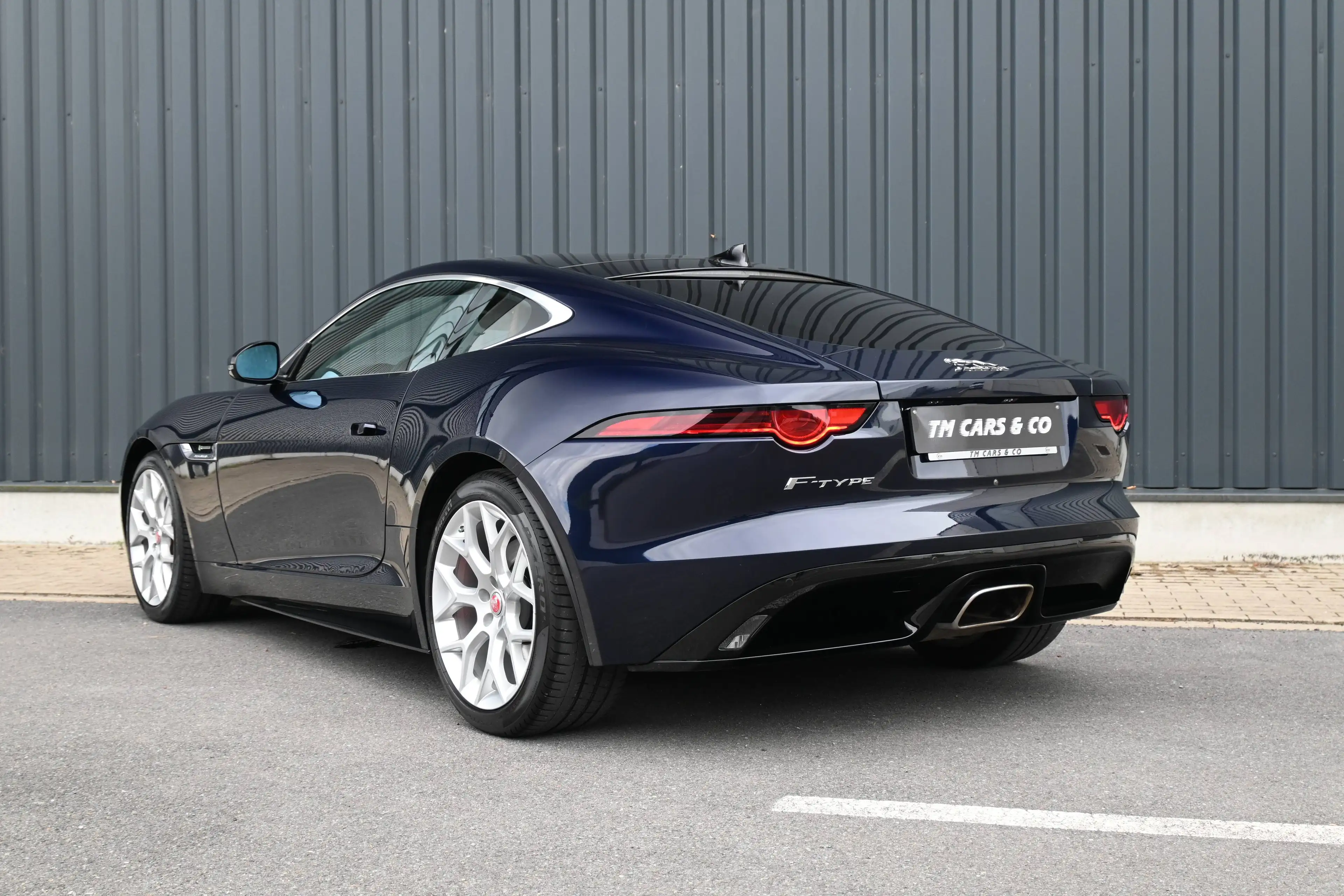 Jaguar F-Type F-type Coupé 2.0 i4 P300 Rdynamic Pano Meridian Camera, Seat cooling — photo 6