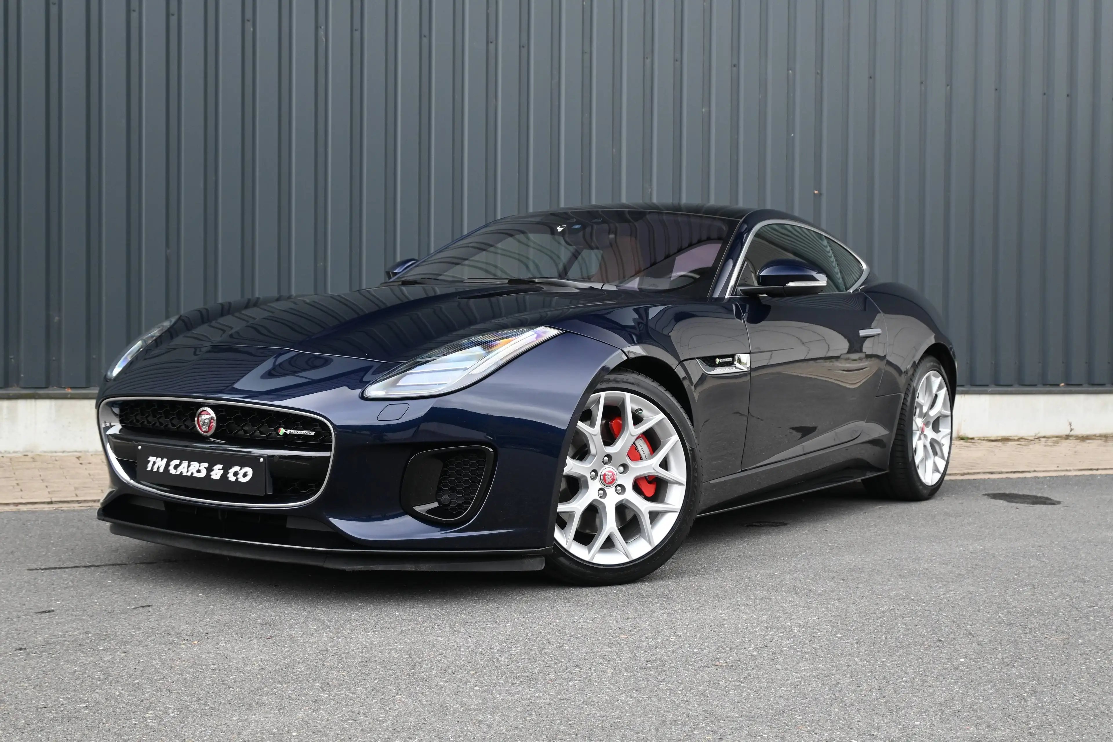 Jaguar F-Type F-type Coupé 2.0 i4 P300 Rdynamic Pano Meridian Camera, Seat cooling — photo 2