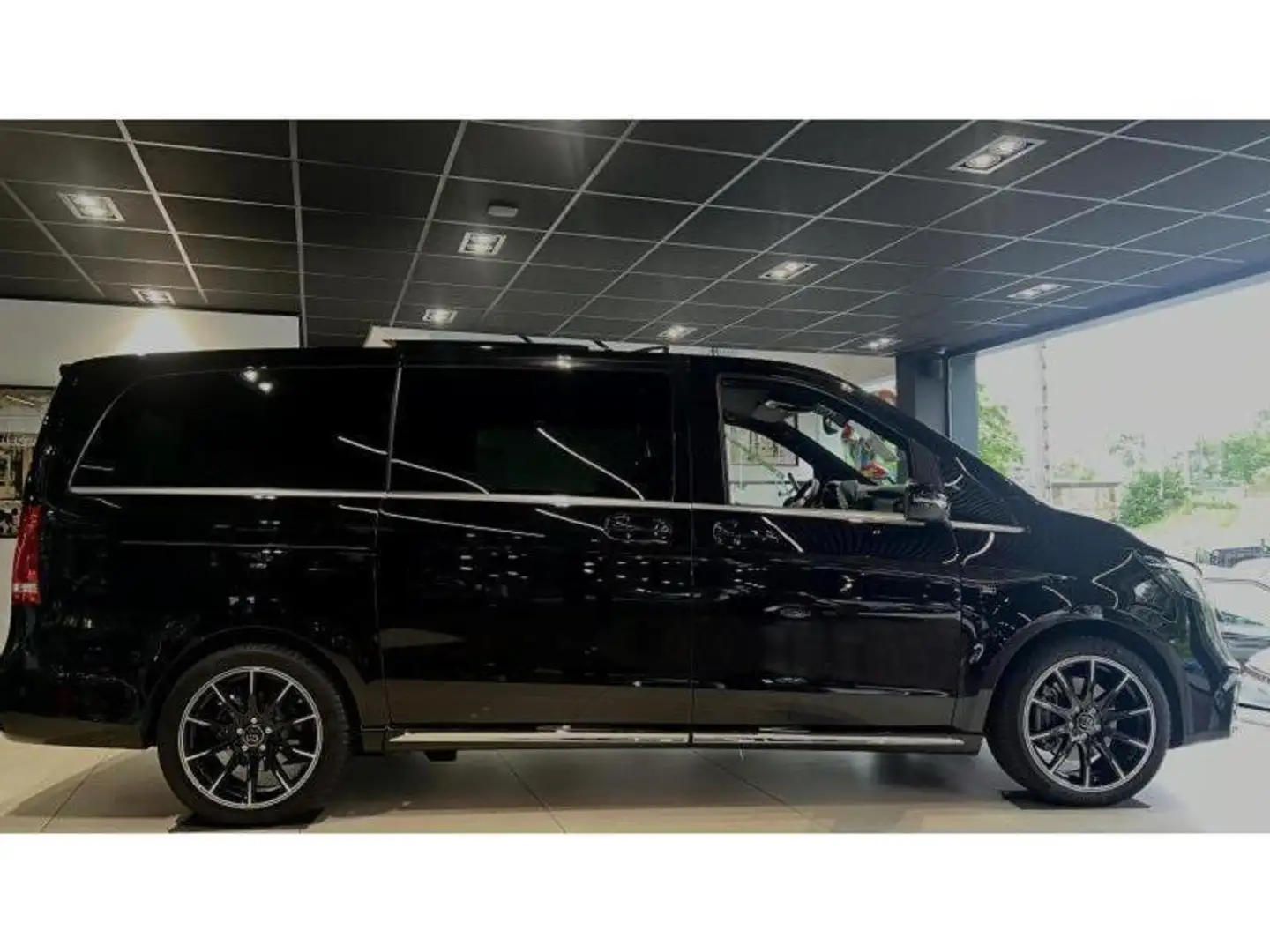Mercedes-Benz V 300 D30 BRABUS AMG LINE EXCLUSIVE Noir - 2