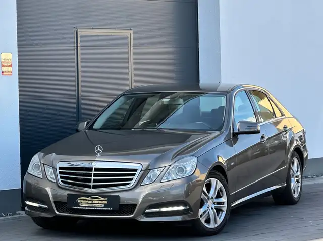 Mercedes-Benz E 300 Lim. BlueEfficiency*AVANTGARDE*NAVI*XENON
