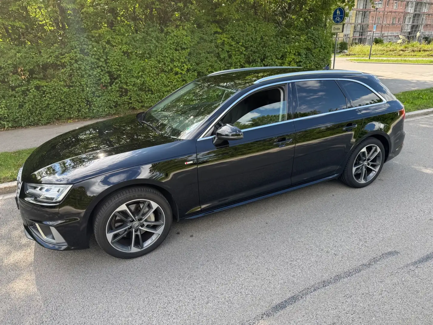 Audi A4 Avant 40 TDI sport S LINE Noir - 1
