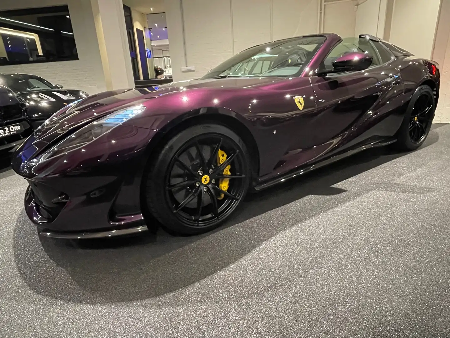 Ferrari 812 GTS Violett - 1