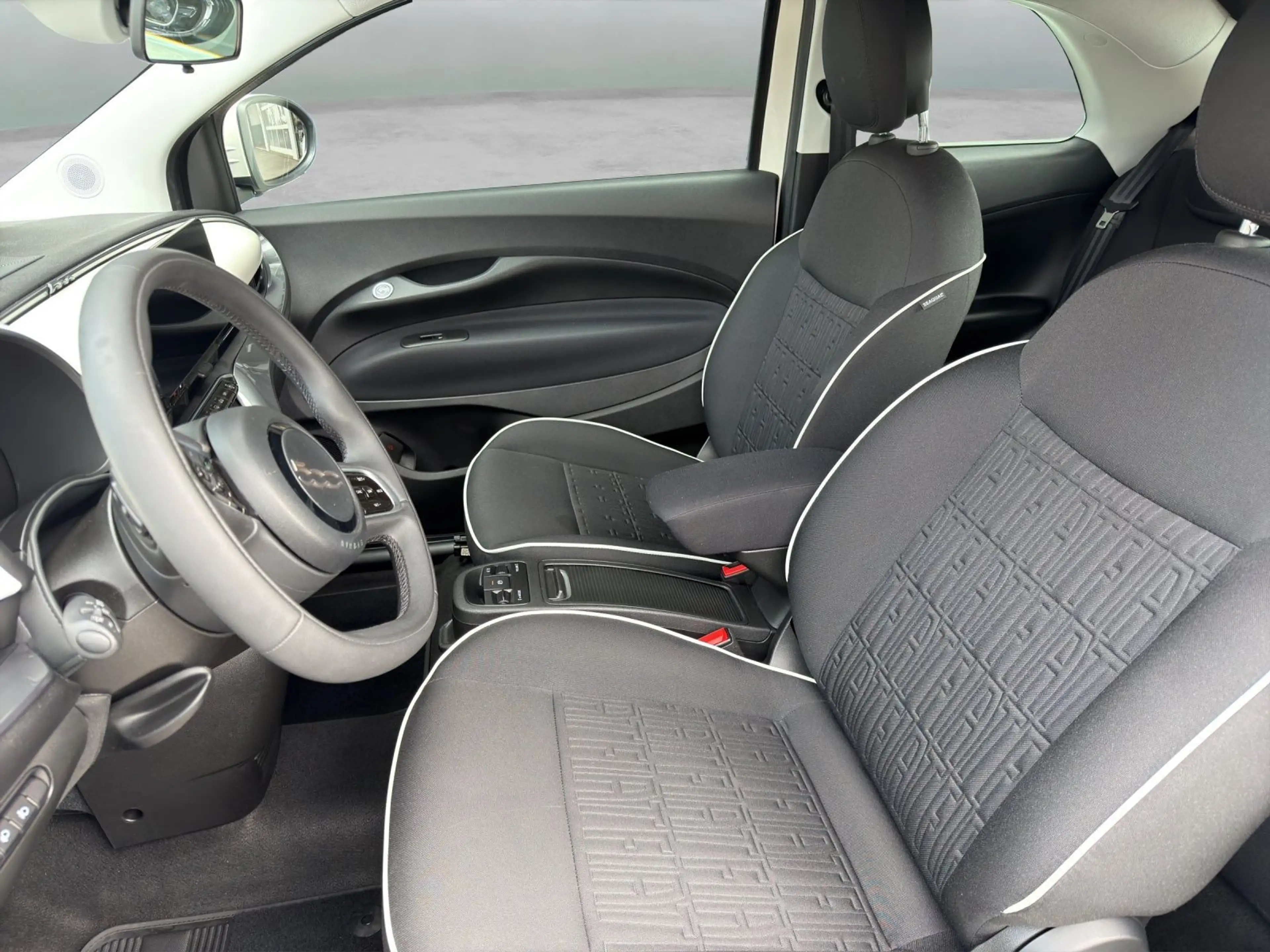 Fiat 500e Cabrio — photo 10
