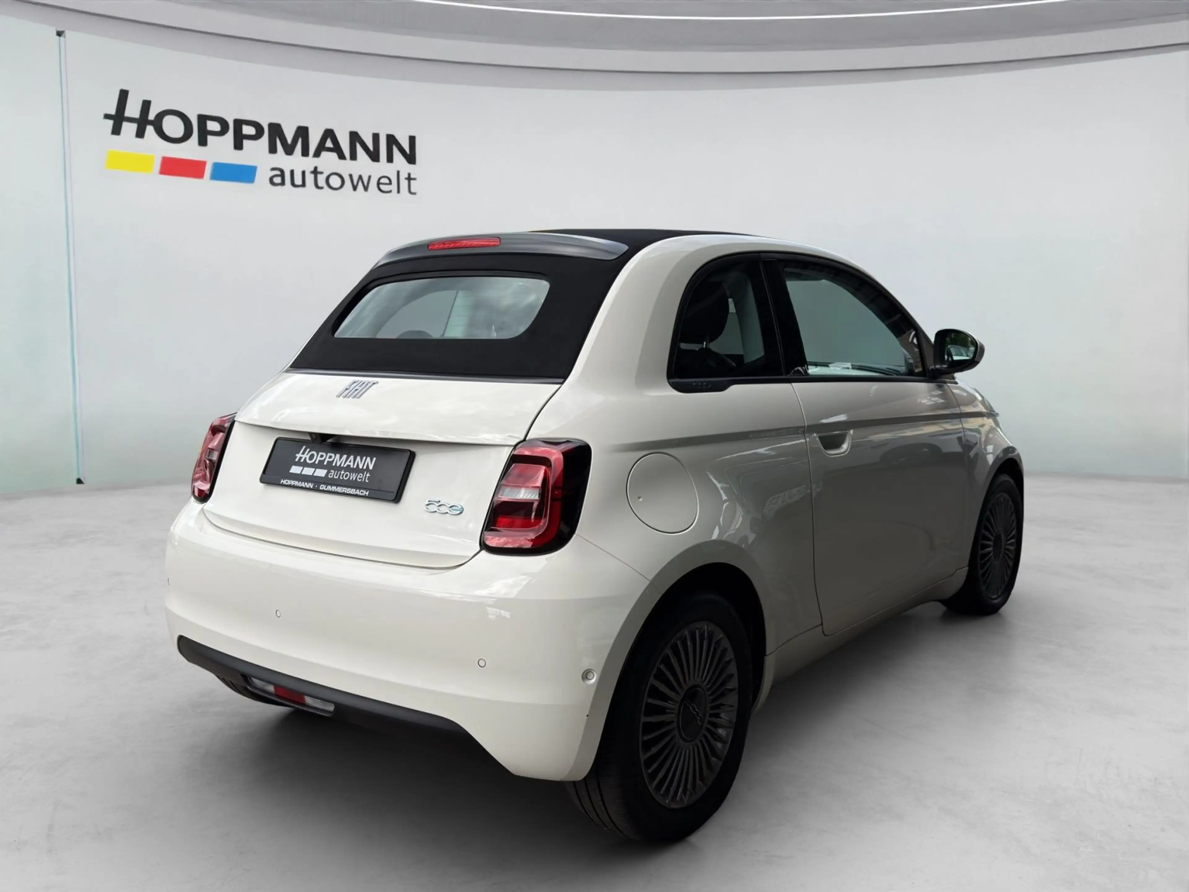 Fiat 500e Cabrio — photo 4