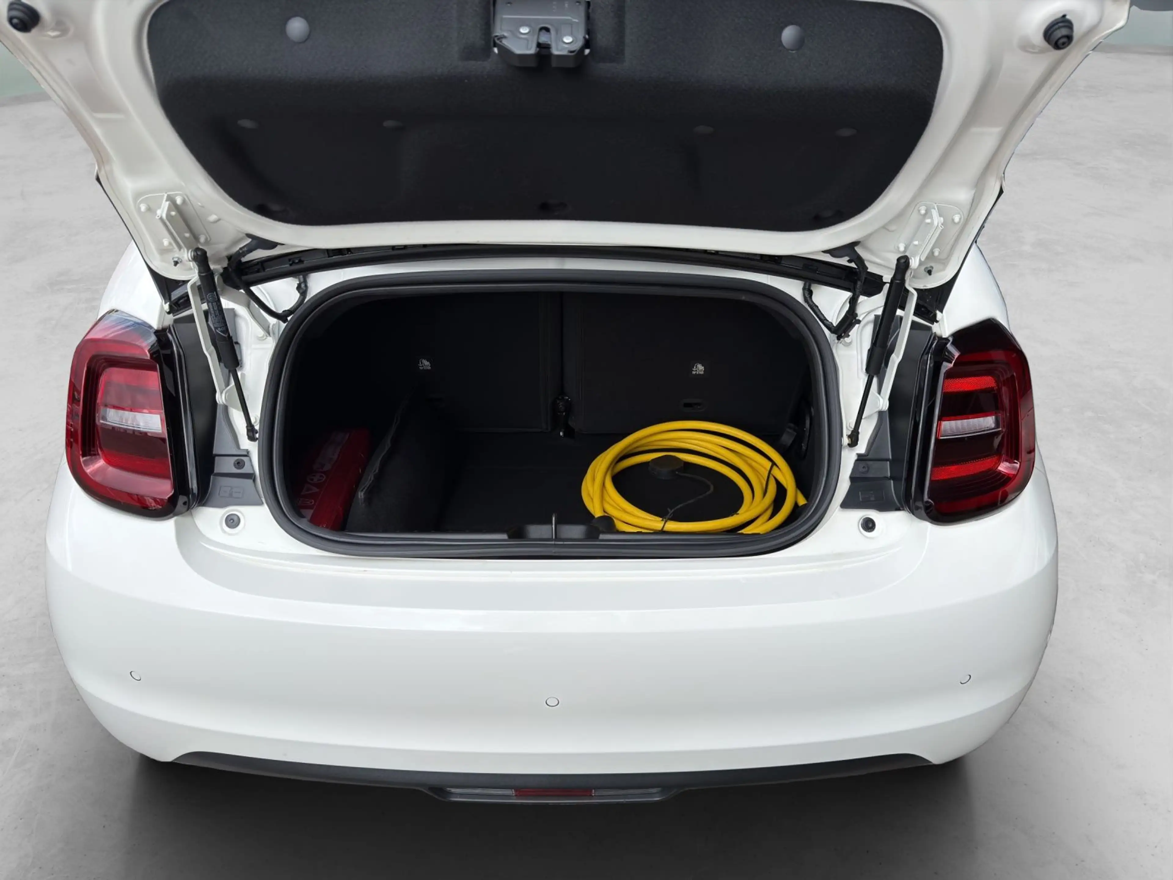 Fiat 500e Cabrio — photo 6