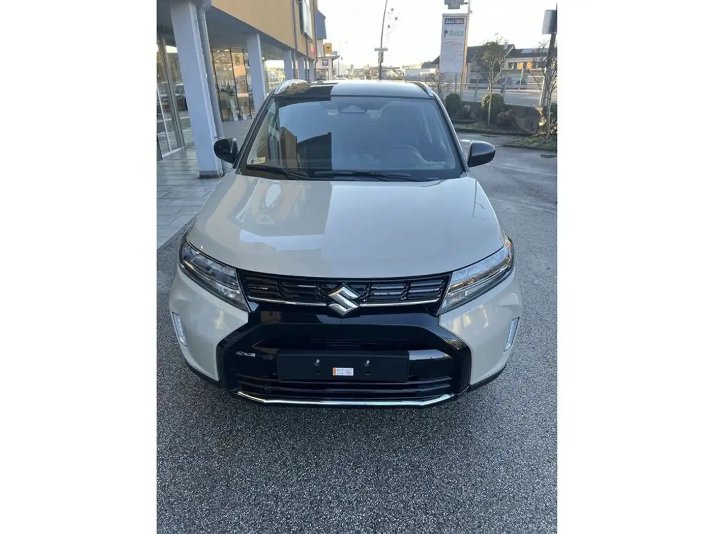 Suzuki Vitara 1.4 AllGrip  Shine Hybrid Neues Model 4x4 Beżowy - 1
