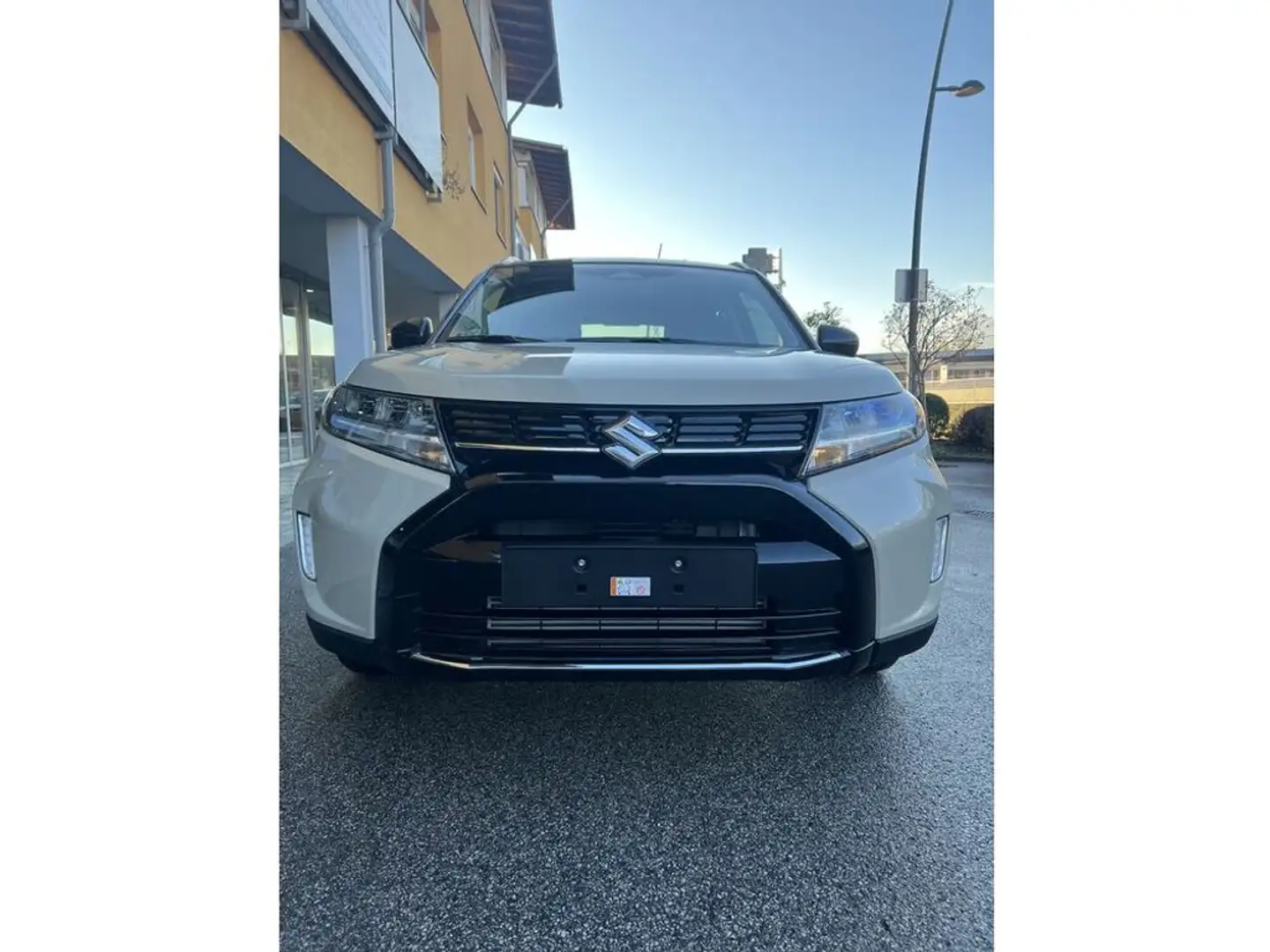 Suzuki Vitara 1.4 AllGrip  Shine Hybrid Neues Model 4x4 Beżowy - 2