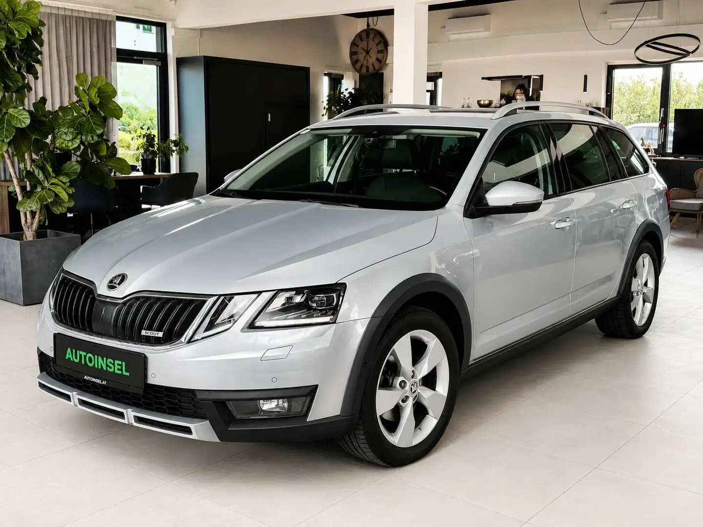 Skoda Octavia Octavia 2.0 TDI Scout 4x4-Kamera-AHK-Navi Grau - 2