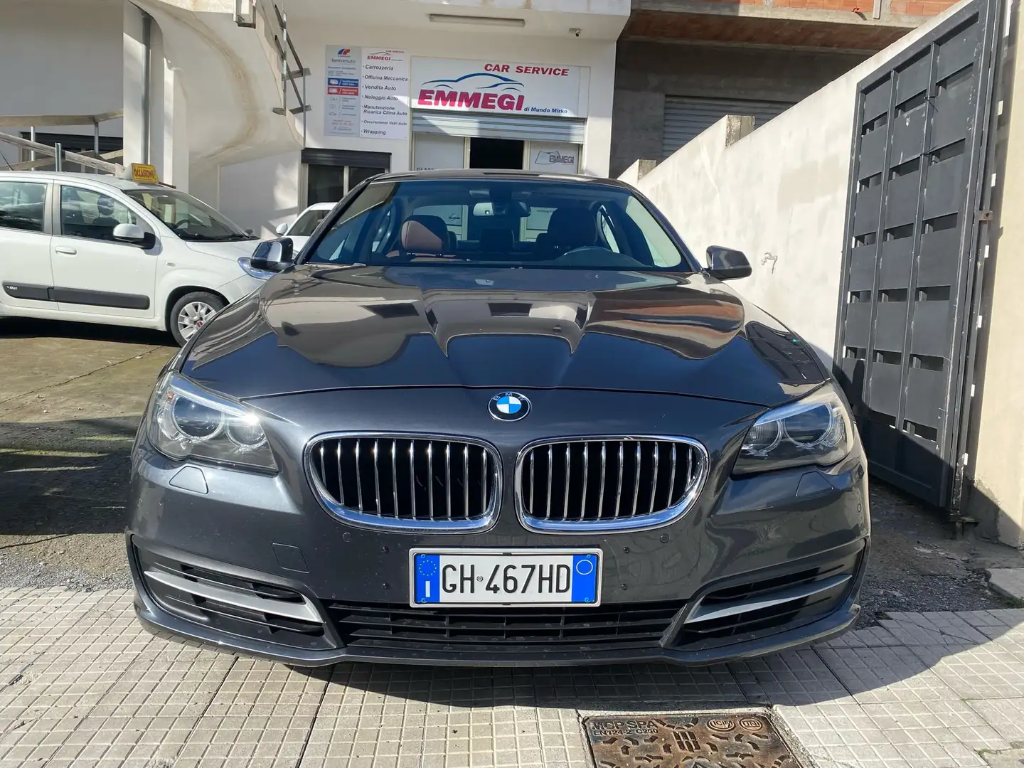 BMW 520 Serie 5 F10 Berlina 520d Luxury 190cv Grigio - 1