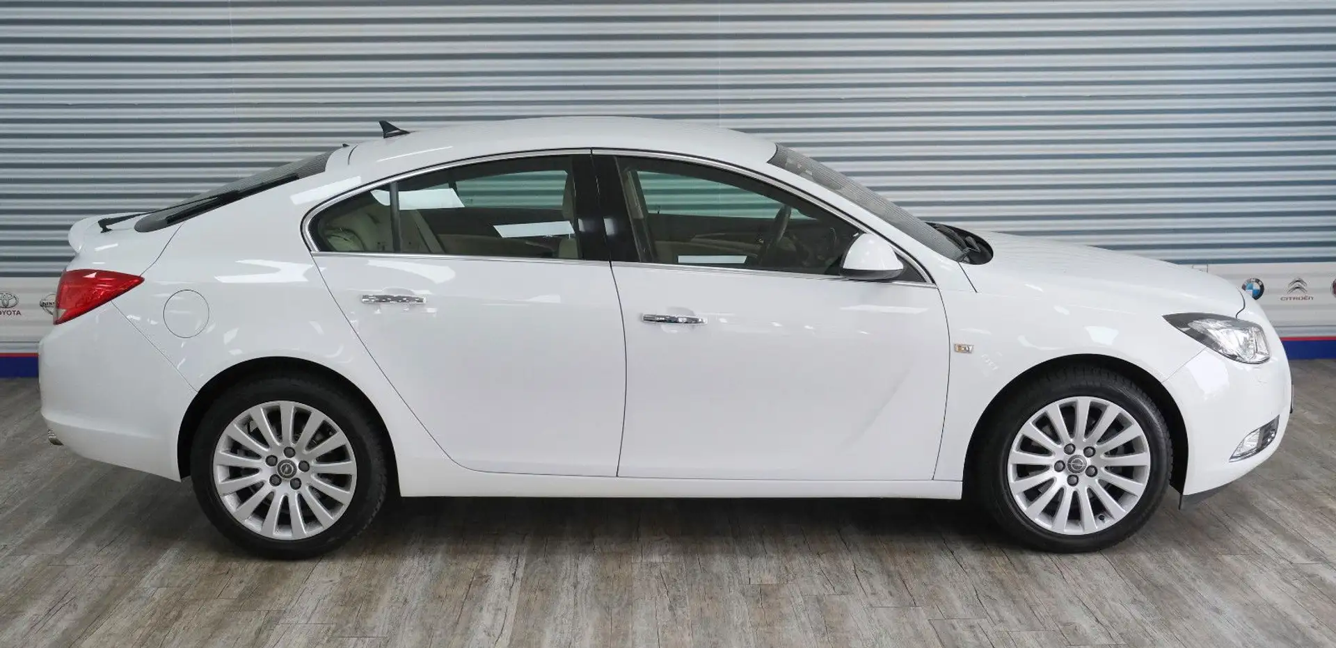 Opel Insignia 2.0 Cosmo *NAVI-DVD800/SHZ/PDC/TEMPOMAT Weiß - 1