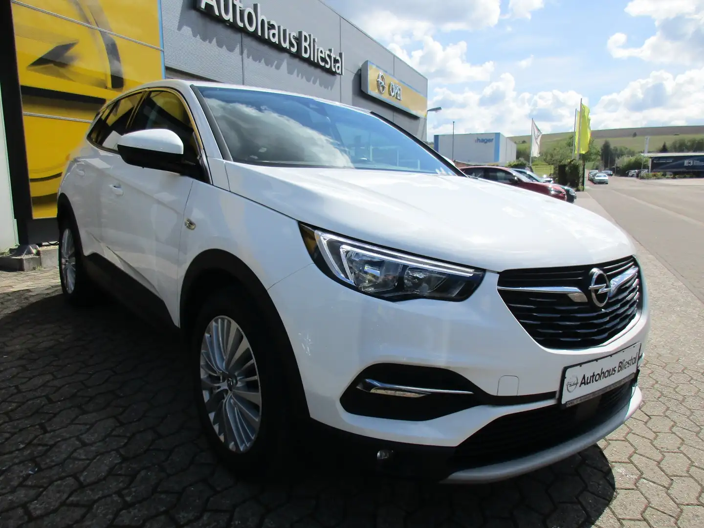 Opel Grandland X Innovation 1.2 Turbo Weiß - 2