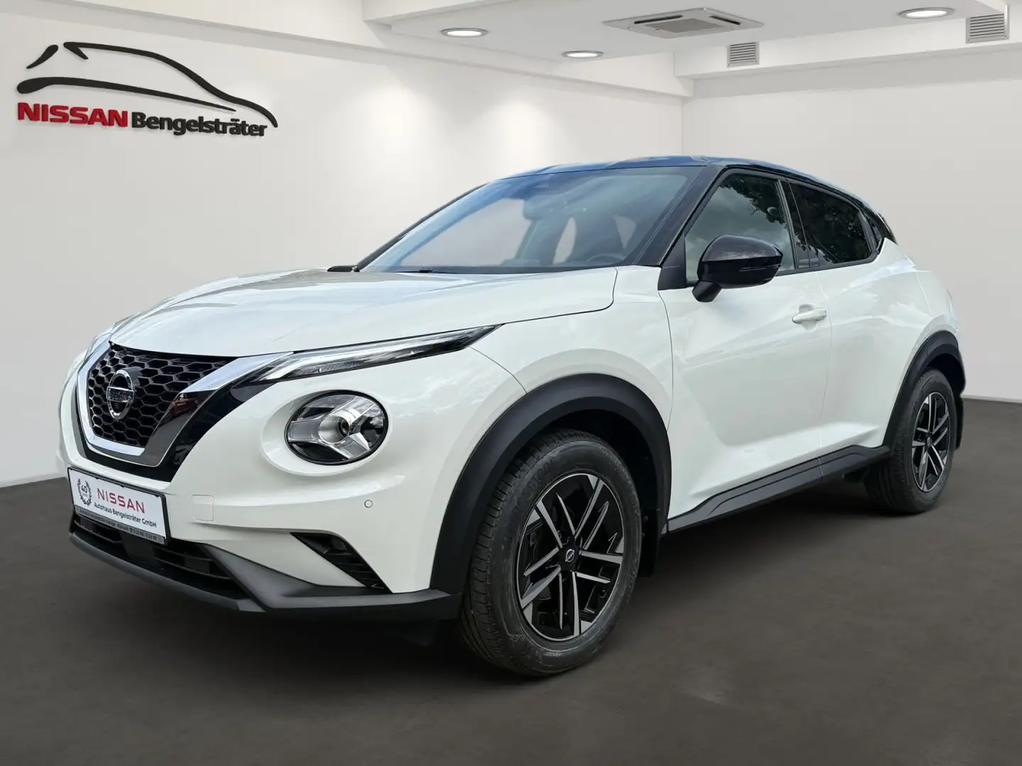 Nissan Juke 1.0 DIG-T N-Connecta Automatik Schwarz - 2