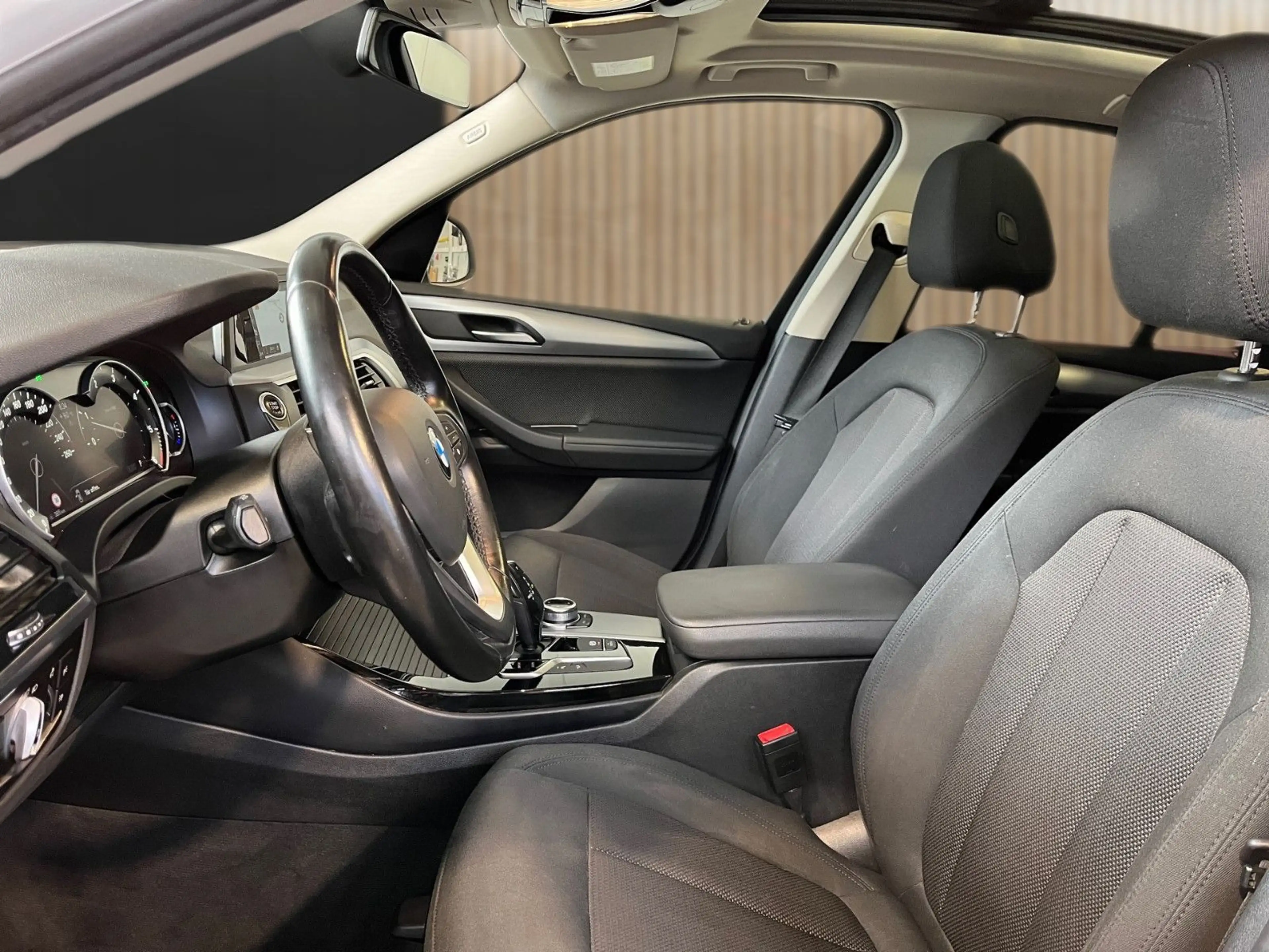 BMW X3 xDrive 20 d Advantage Navi HeadUp LED — photo 7
