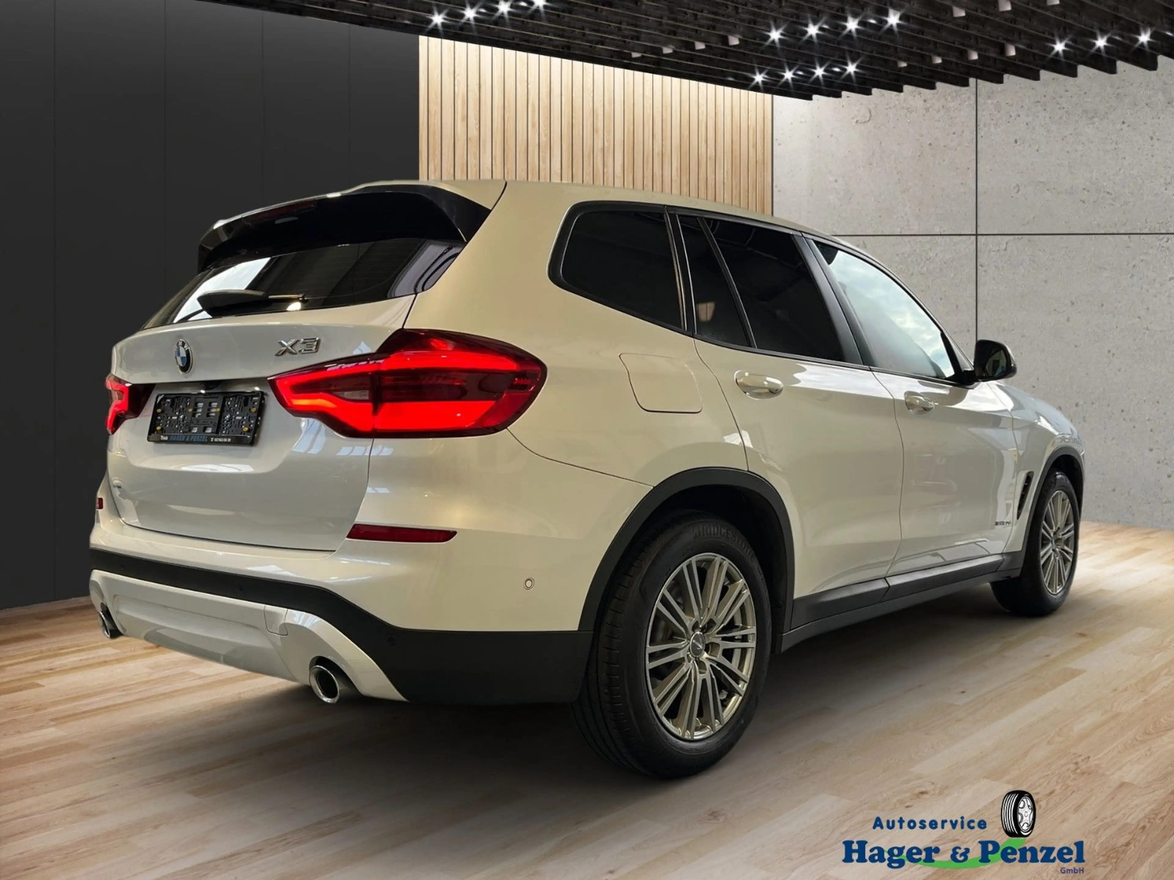 BMW X3 xDrive 20 d Advantage Navi HeadUp LED — photo 3