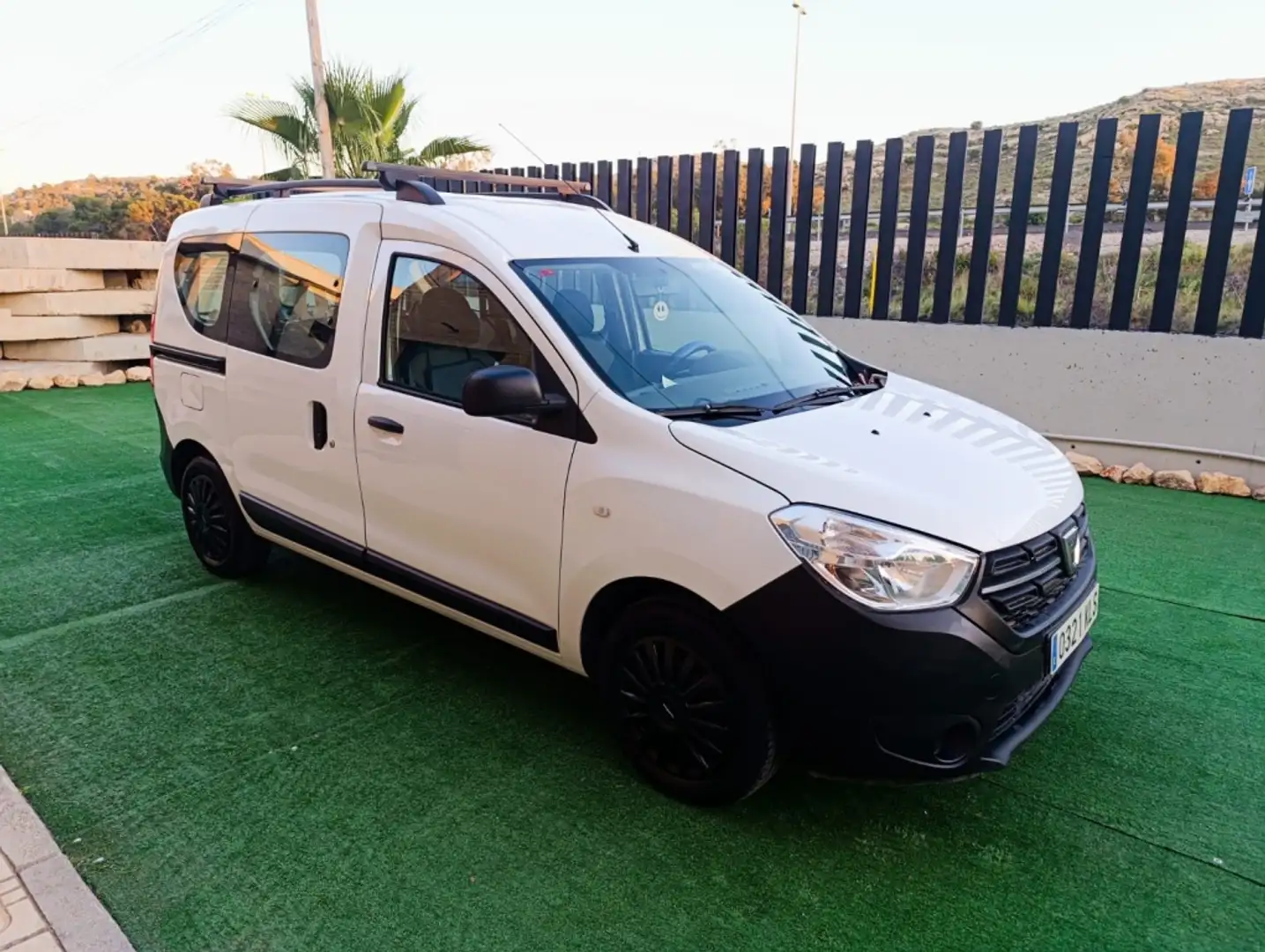 Dacia Dokker Monovolumen Manual de 4 Puertas Blanco - 2
