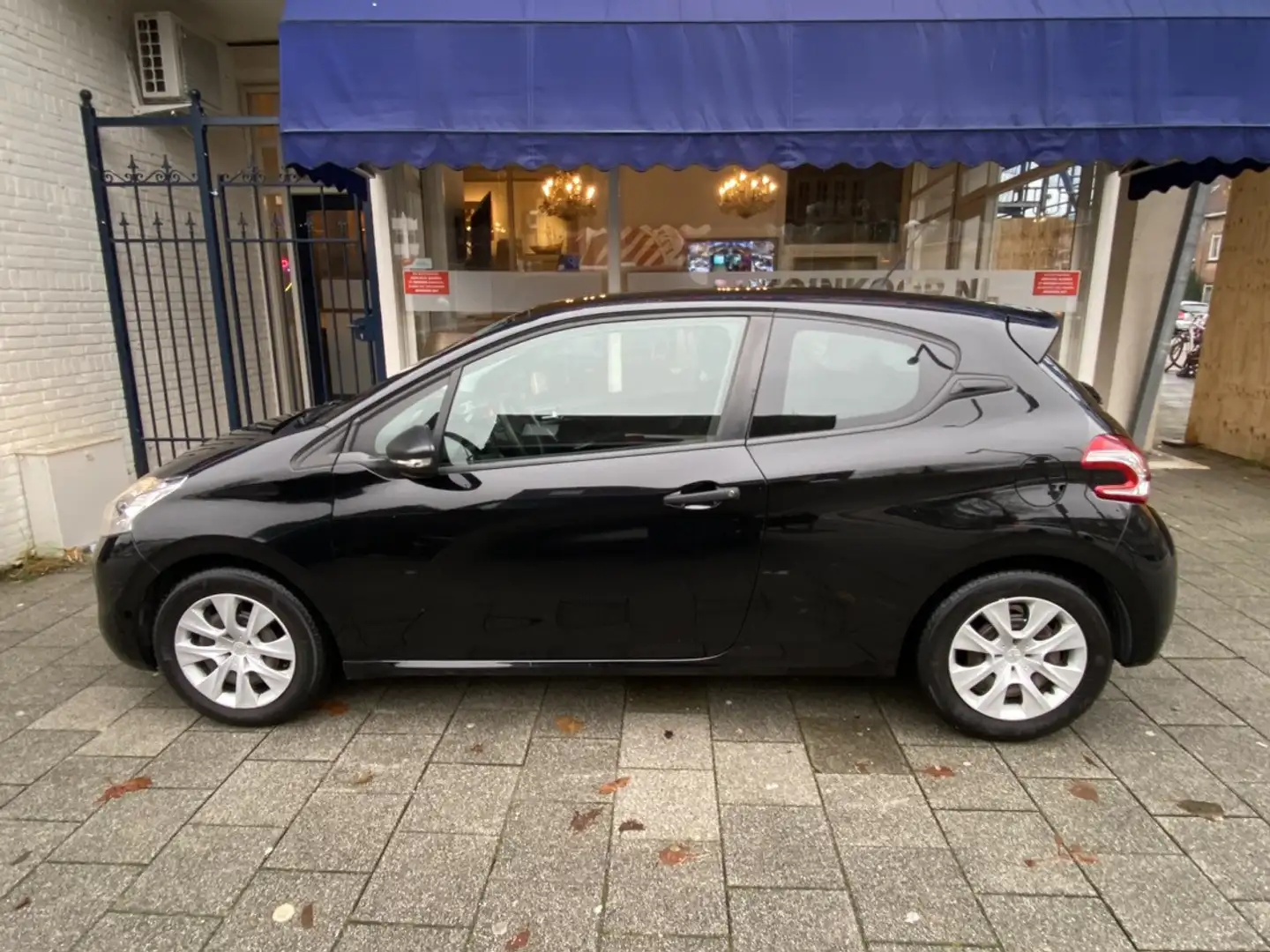 Peugeot 208 1.0 VTi Access NL AUTO/AIRCO/CRUISE Zwart - 2