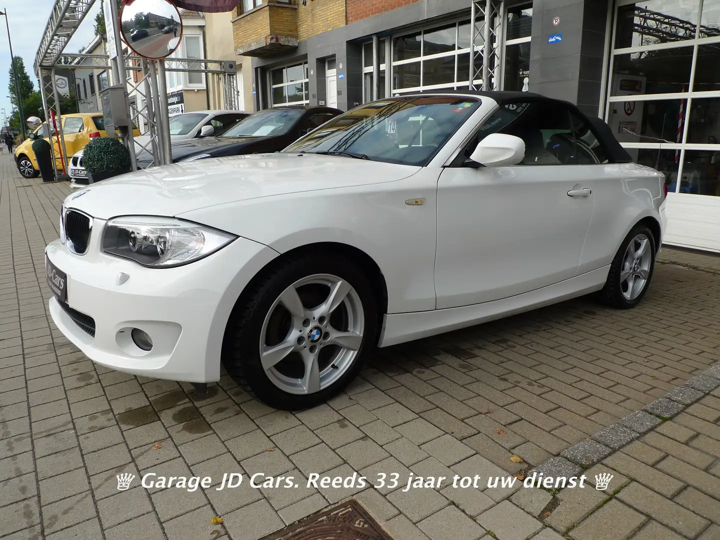 huurling Bezienswaardigheden bekijken Reserveren BMW 118 Cabriolet in Wit tweedehands in Harelbeke voor € 13.700,-