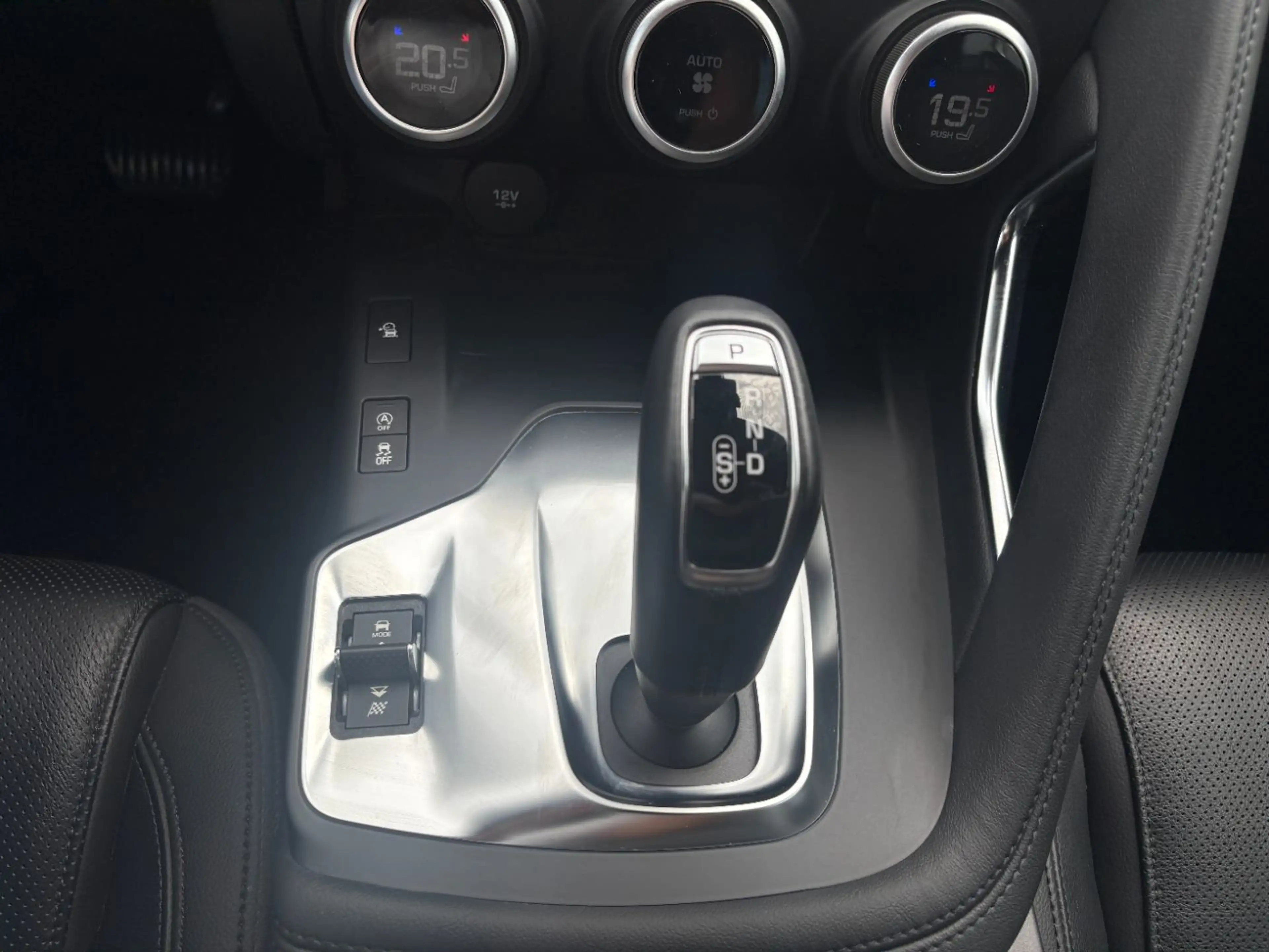 Jaguar E-Pace P250 S ACC+LED+Navi+SHZ+2xKlima+Kam.+LM — photo 15