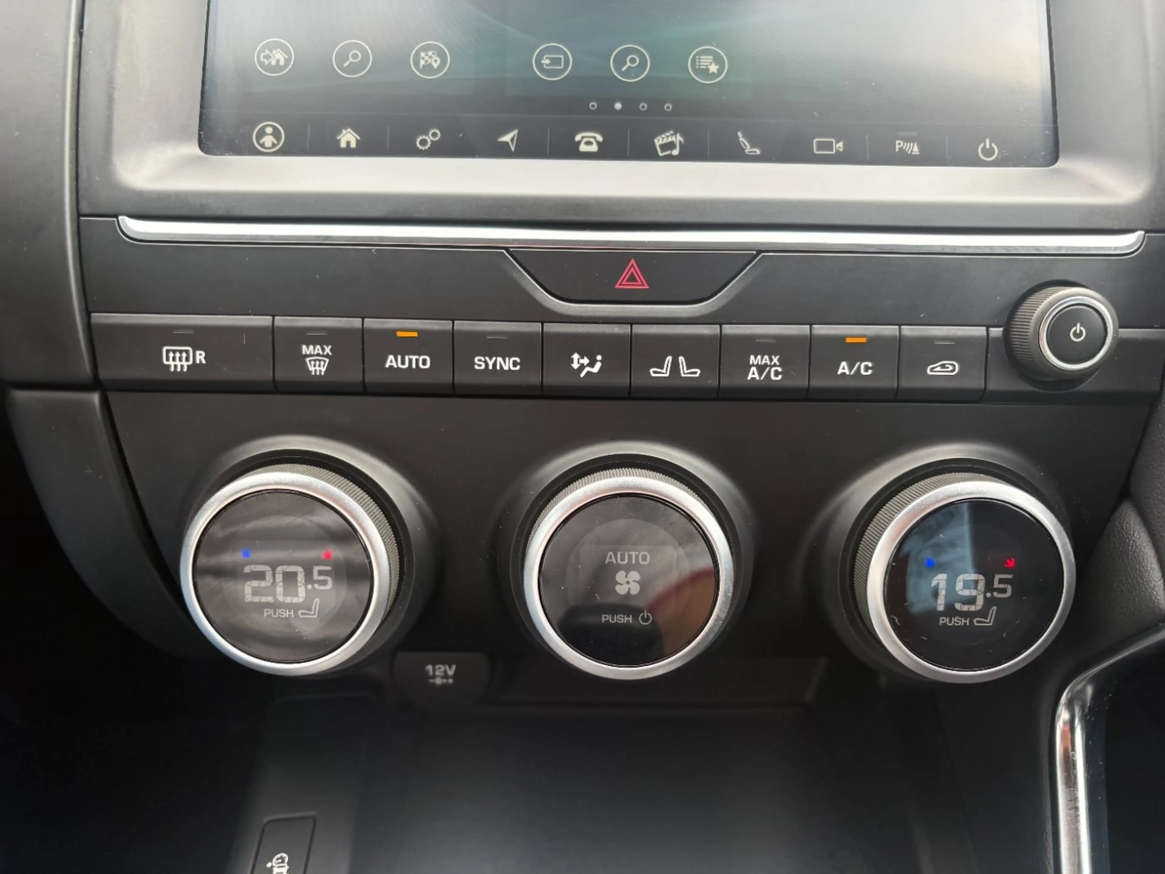 Jaguar E-Pace P250 S ACC+LED+Navi+SHZ+2xKlima+Kam.+LM — photo 14
