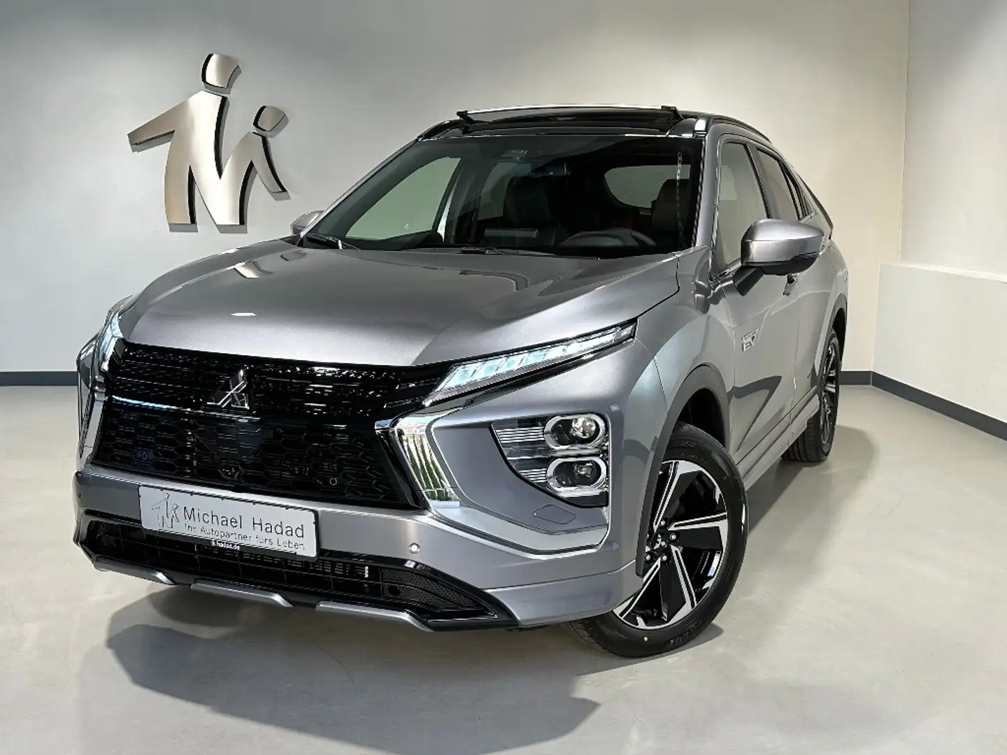 Mitsubishi Eclipse Cross Plug-in Hybrid TOP 4WD + Panorama Grau - 1
