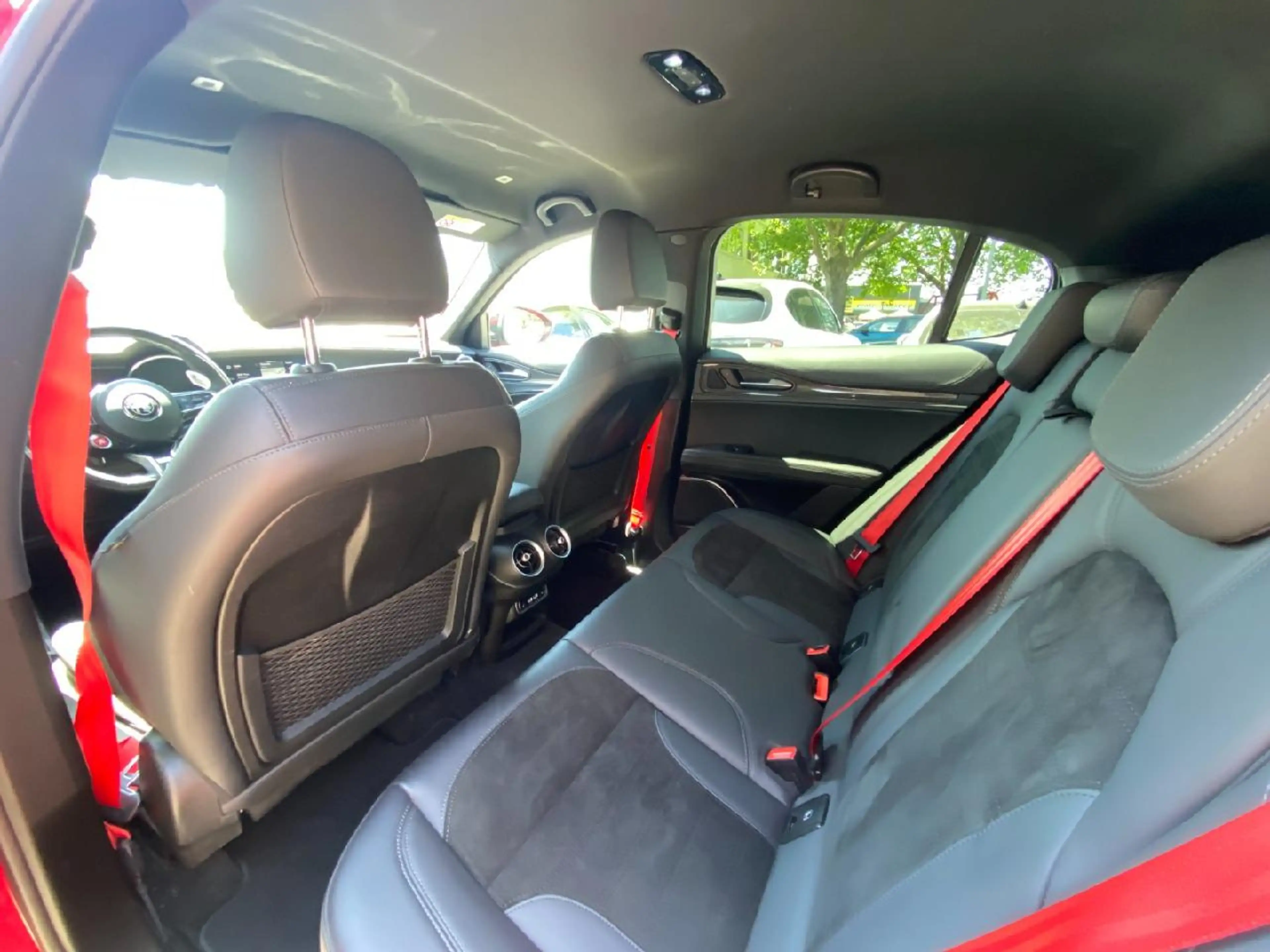 Alfa Romeo Stelvio Quadrifoglio Q4 — photo 10