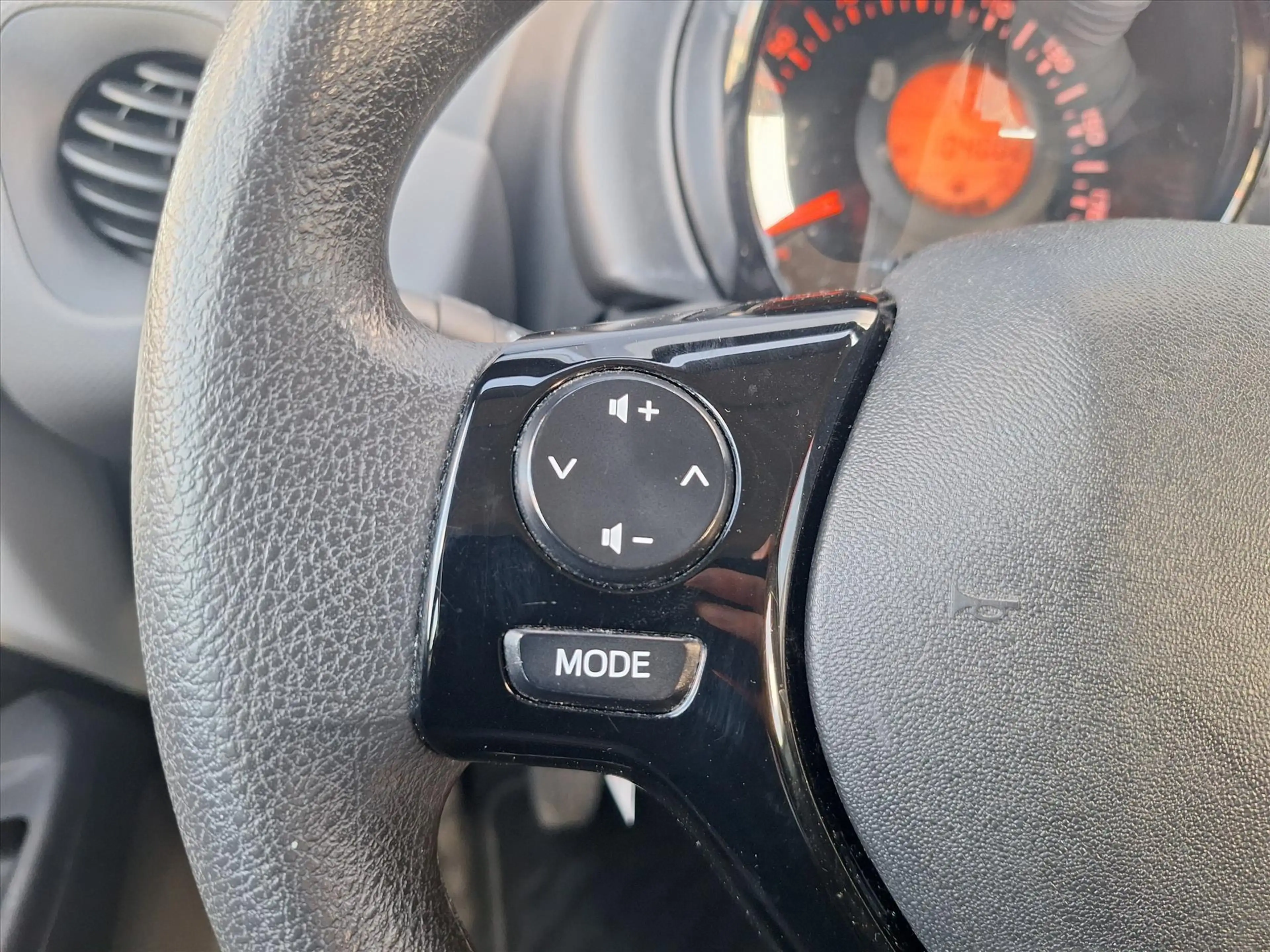 Peugeot 108 1.0 e-VTi 72pk 5D Active Airco I Bluetooth I Parke — photo 11