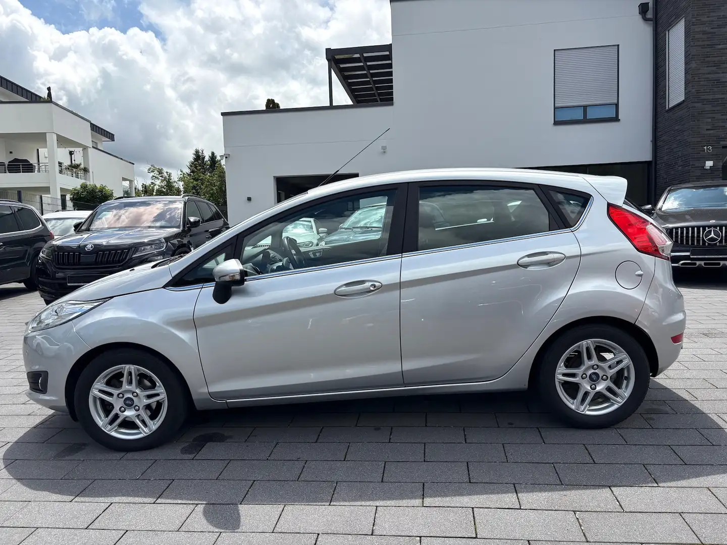 Ford Fiesta 1.5 TDCI * KLIMA * 5 .TÜRIG * PDC Zilver - 2
