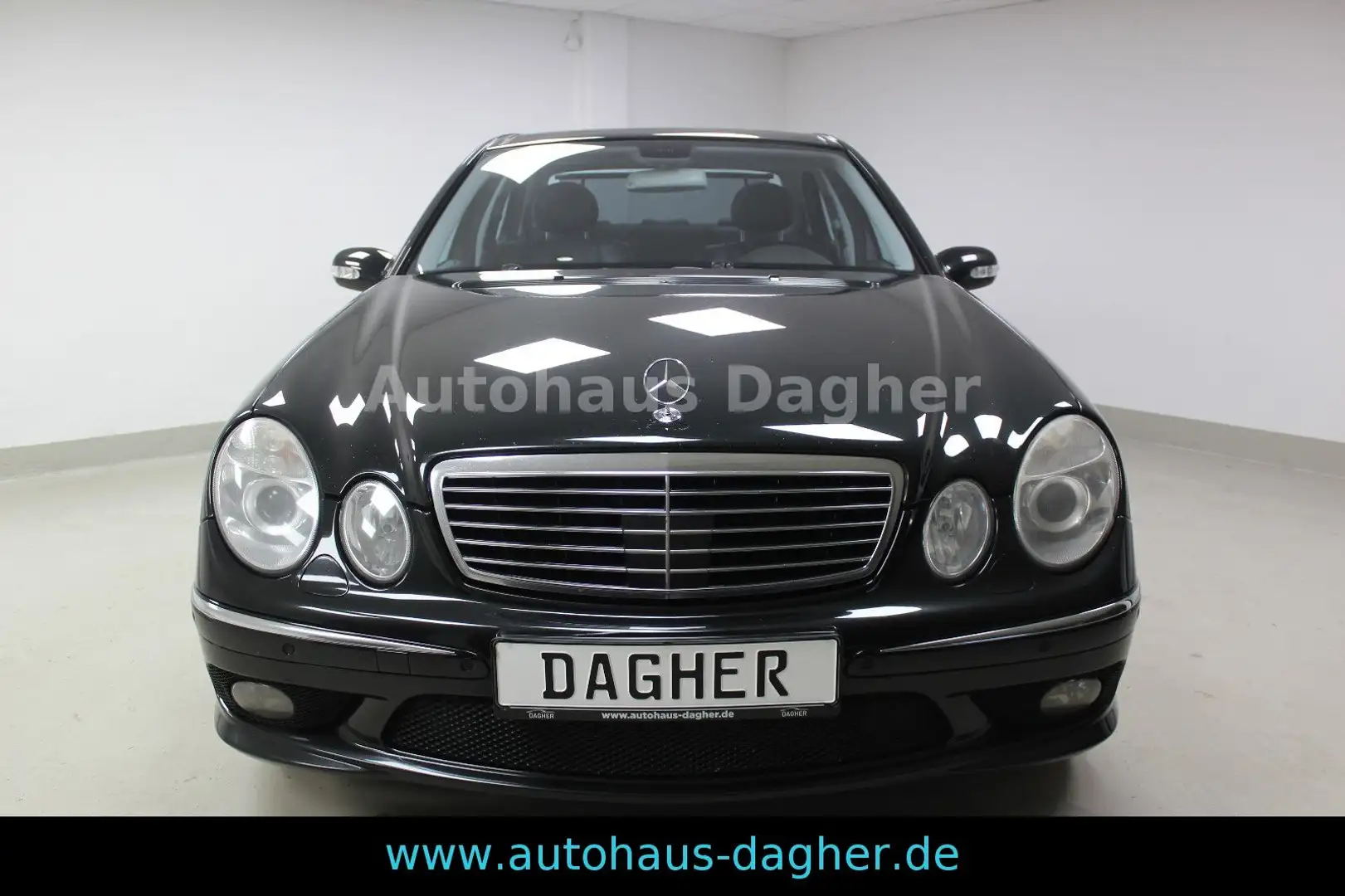 Mercedes-Benz E 55 AMG E -Klasse Lim. 2.Hand Scheckheft Fekete - 2