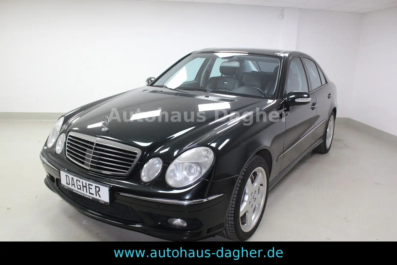 Mercedes-Benz E 55 AMG E -Klasse Lim. 2.Hand Scheckheft Schwarz - 1