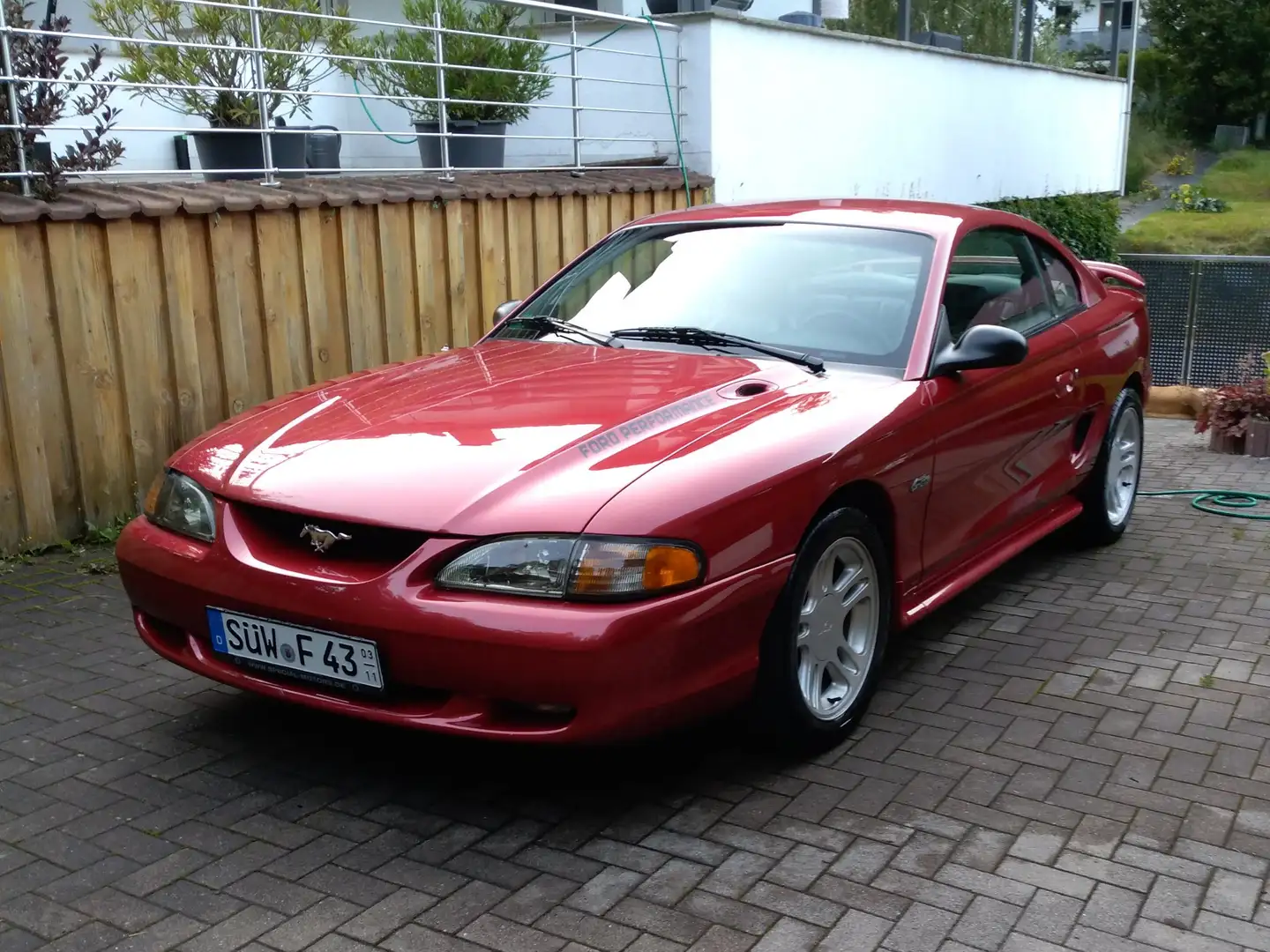 Ford Mustang GT (SN95) 4.6 V8 Rot - 1