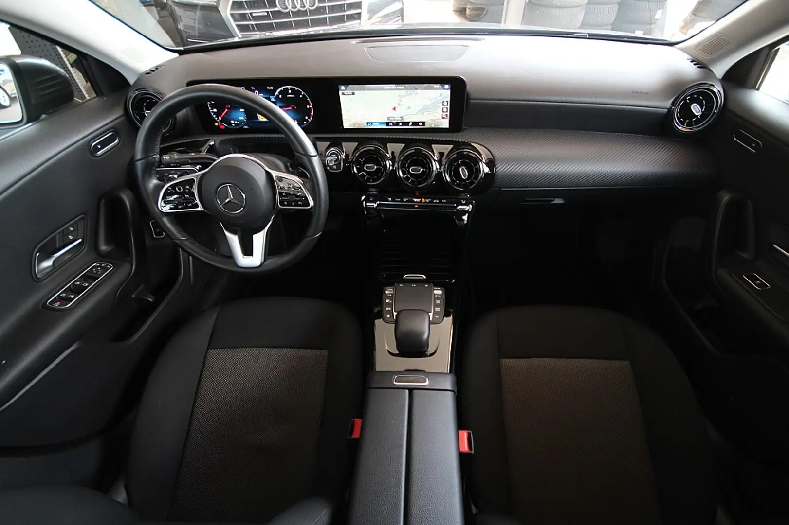 Mercedes-Benz A 180 d Limousine Aut. |LED |Navi |Rückfahrkamera ,... Grau - 2