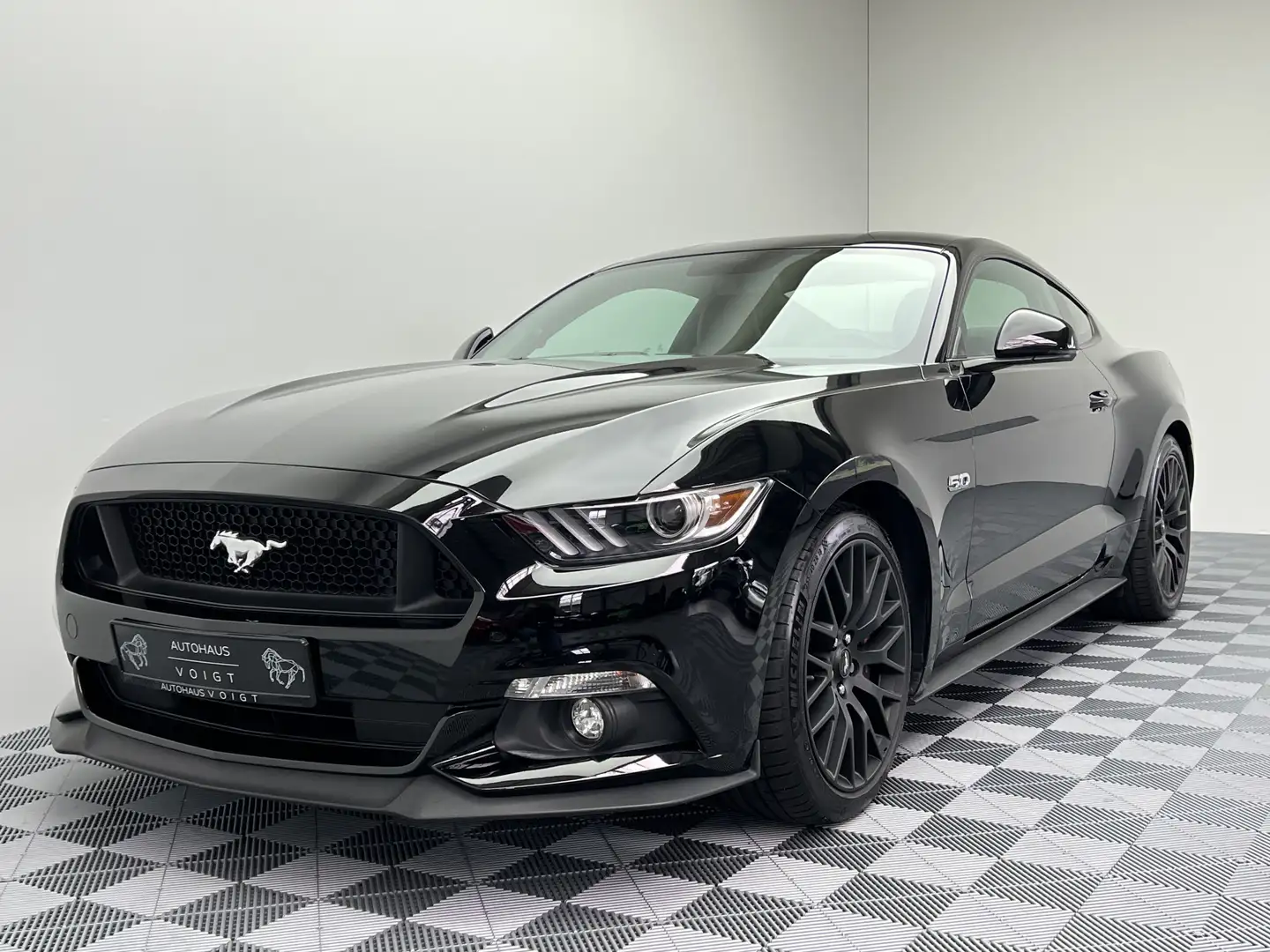 Ford Mustang GT|unfallfrei|Premium-Paket 2|deutsches Fzg.| Schwarz - 2