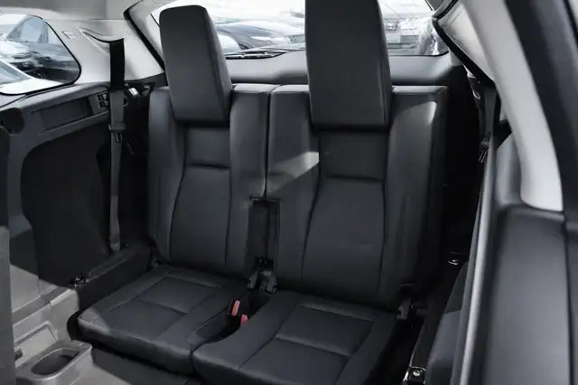 Land Rover Discovery Sport view 5