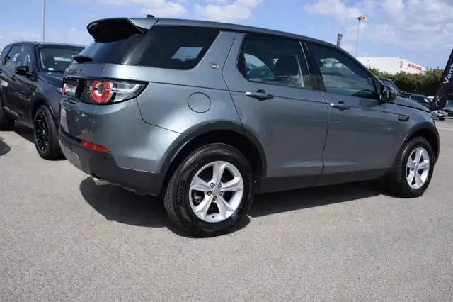 Land Rover Discovery Sport view 14