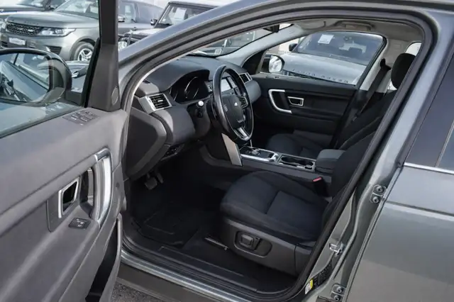 Land Rover Discovery Sport view 6
