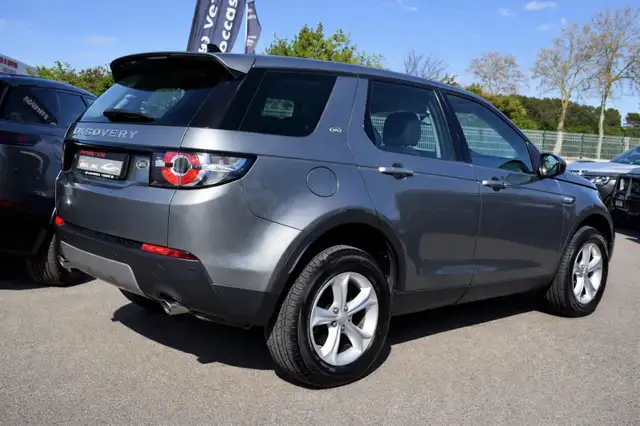 Land Rover Discovery Sport view 8