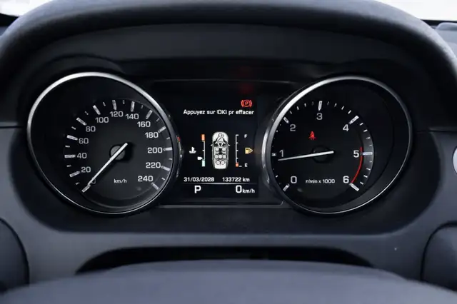 Land Rover Discovery Sport view 13