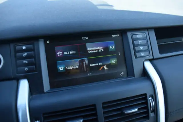 Land Rover Discovery Sport view 15
