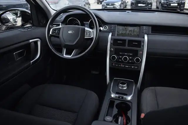 Land Rover Discovery Sport view 2