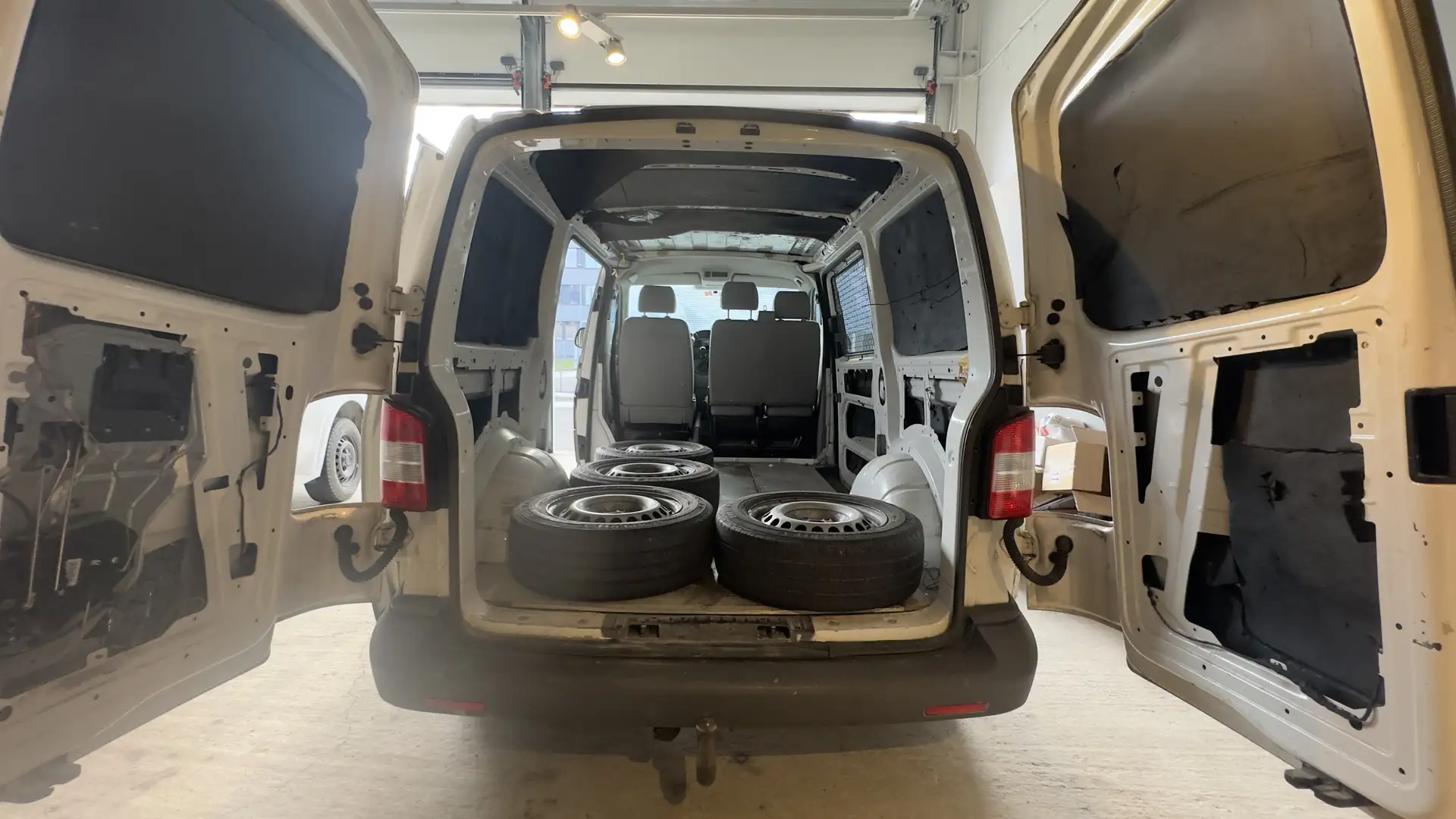 Volkswagen T5 Transporter TDI 140 PS Weiß - 2