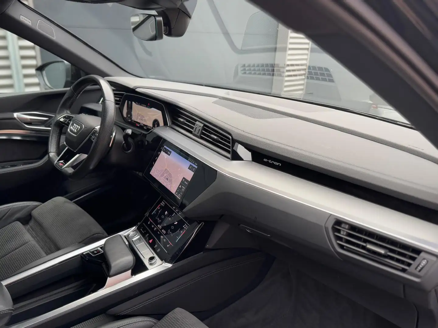 Audi e-tron E-tron 55 quattro advanced 95 kWh S-LINE, panorama Negro - 2