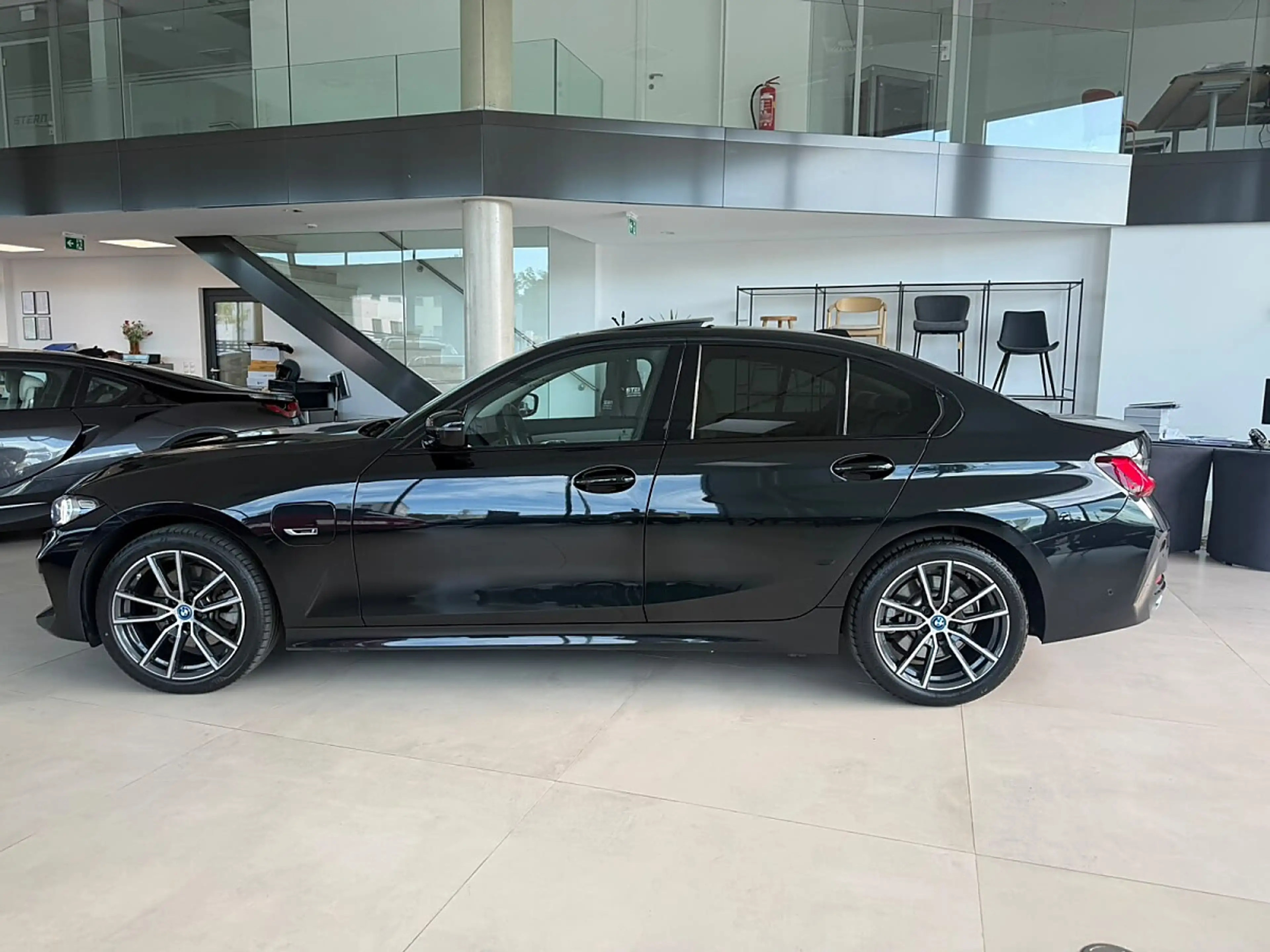 BMW 330 e xDrive (EURO 6d)(OPF) — photo 3