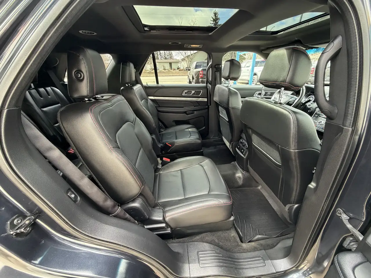 Ford Explorer photo Ford Explorer